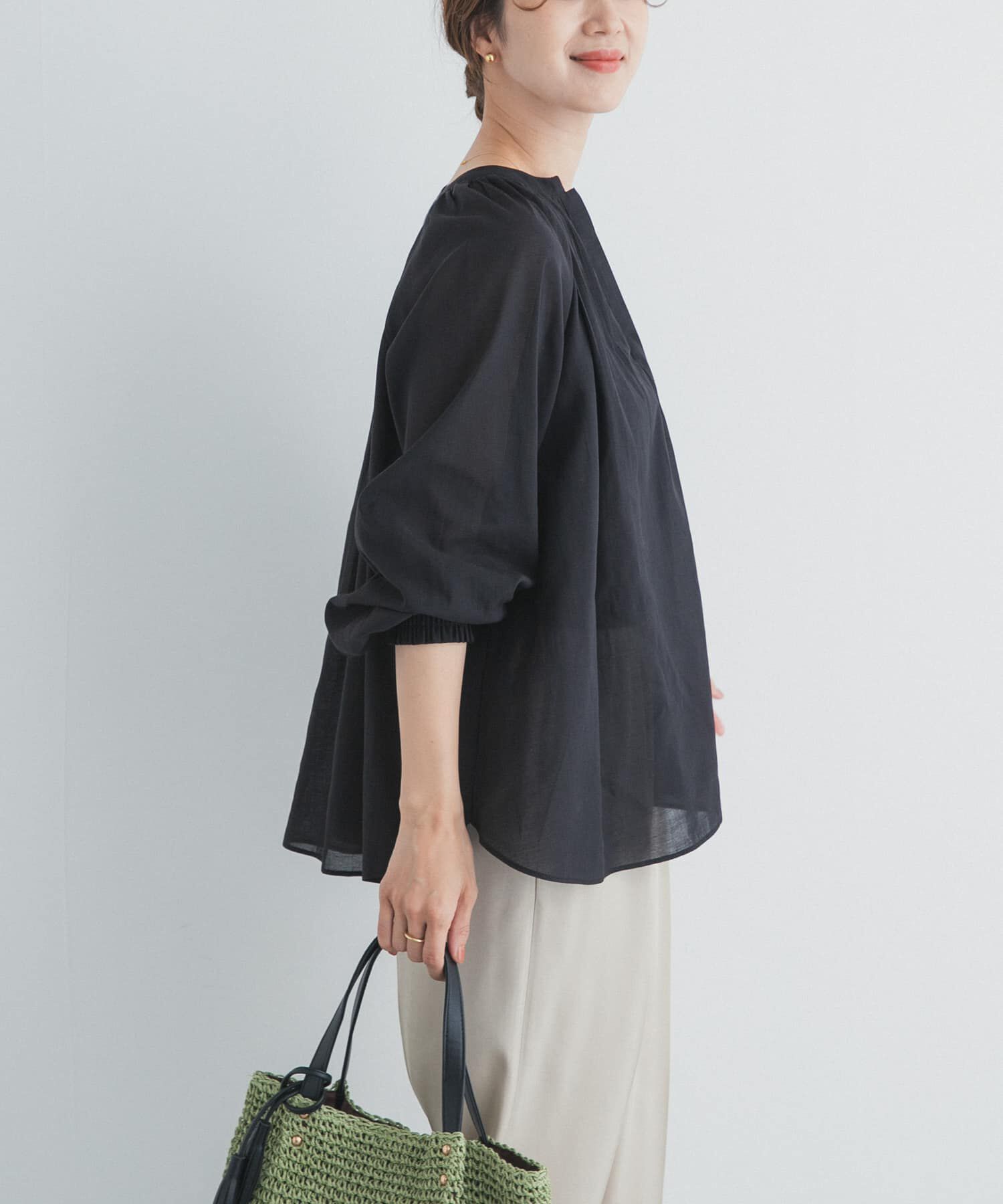 URBAN RESEARCH DOORS「『スタッフ企画』バックシャーリングタックブラウス」|シャツ・ブラウス|