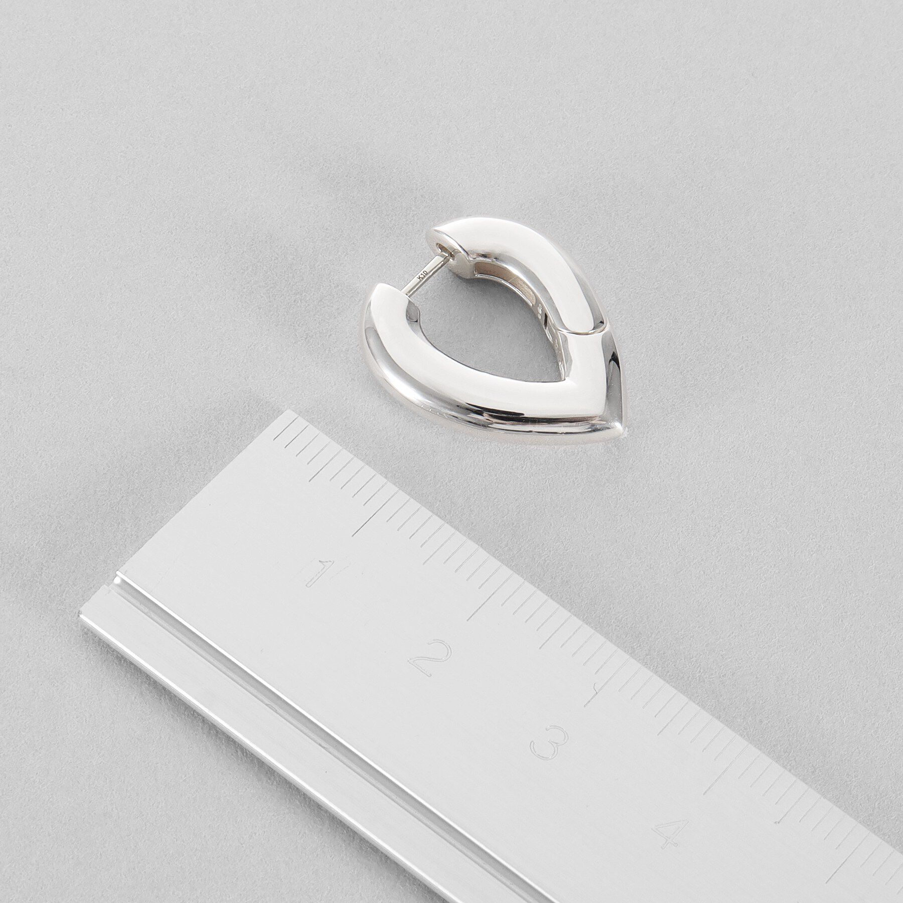 COCOSHNIK ONKITSCH「シルバー ハギーフープ ドロップピアス」|ピアス|