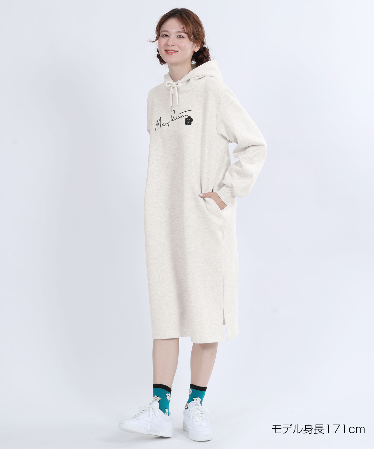 MARY QUANT「フードサインロゴ ワンピース」|ワンピース|アイボリー