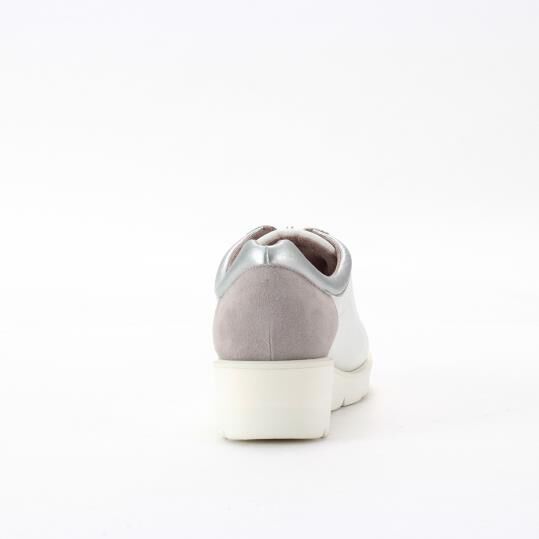 銀座かねまつ「RMWE2561STE3CBWHT3CB　【本革】【防水】【Eウィズ】アクアベルセンターZIPスニーカー」|スニーカー|