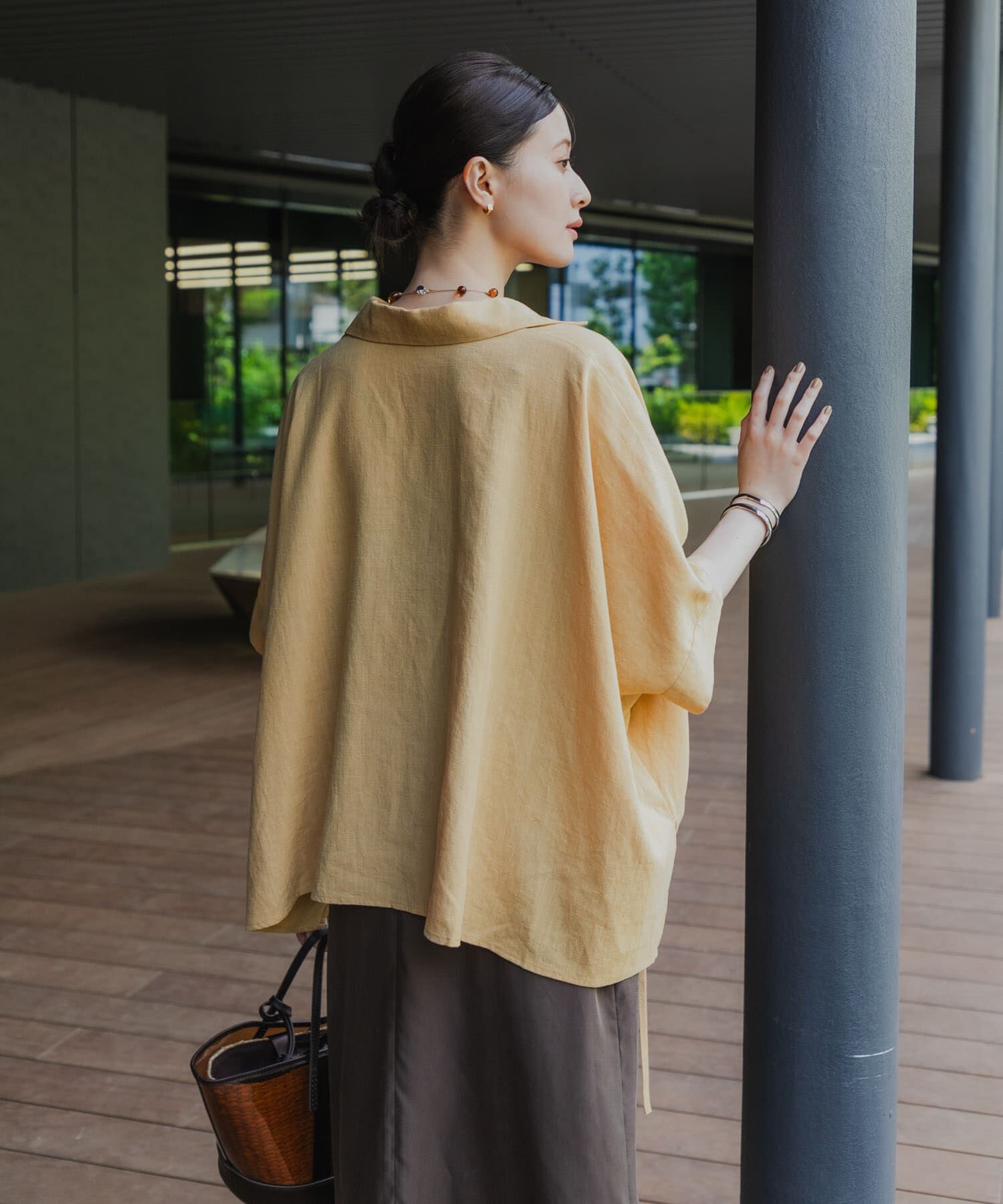 URBAN RESEARCH「ラミーレーヨンハーフスリーブギャザーヘムシャツ」|シャツ・ブラウス|