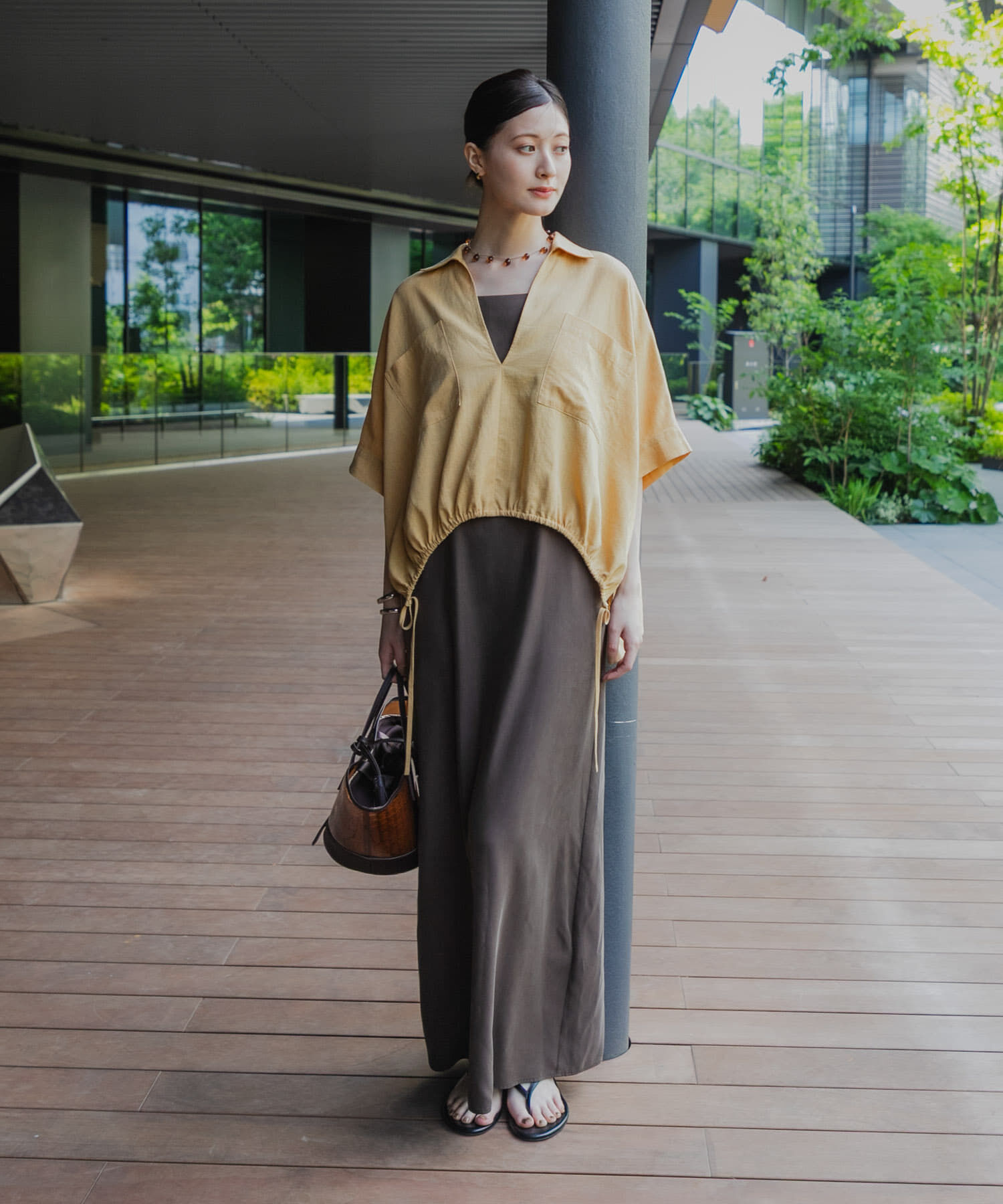 URBAN RESEARCH「ラミーレーヨンハーフスリーブギャザーヘムシャツ」|シャツ・ブラウス|