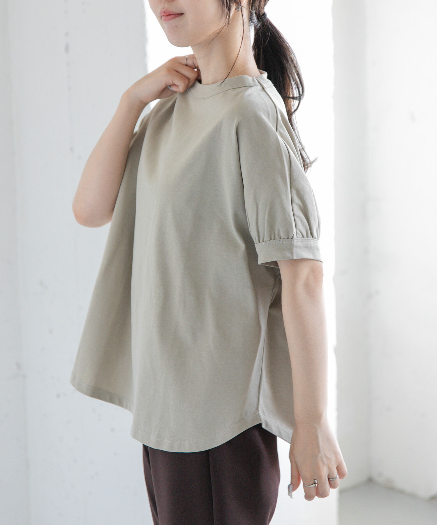 URBAN RESEARCH DOORS「FORK&SPOON　ボトルネックギャザースリーブTシャツ」|Tシャツ・カットソー|ベージュ