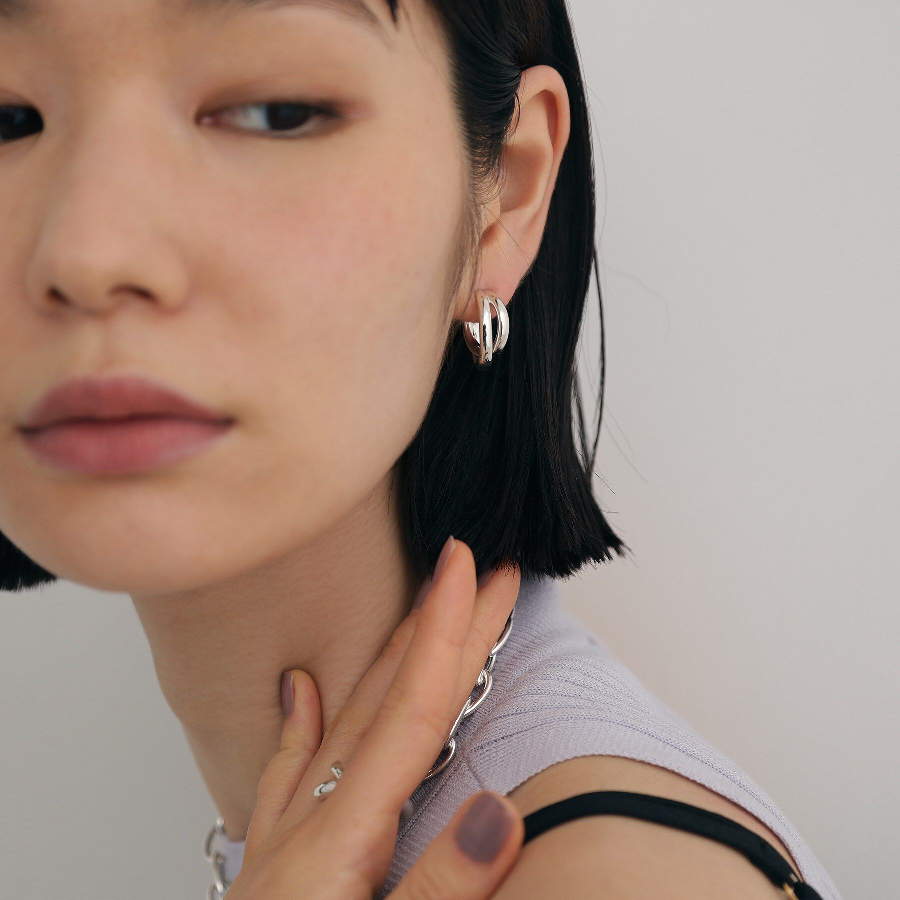 COCOSHNIK ONKITSCH「シルバー ドームクロスフープピアス」|ピアス|