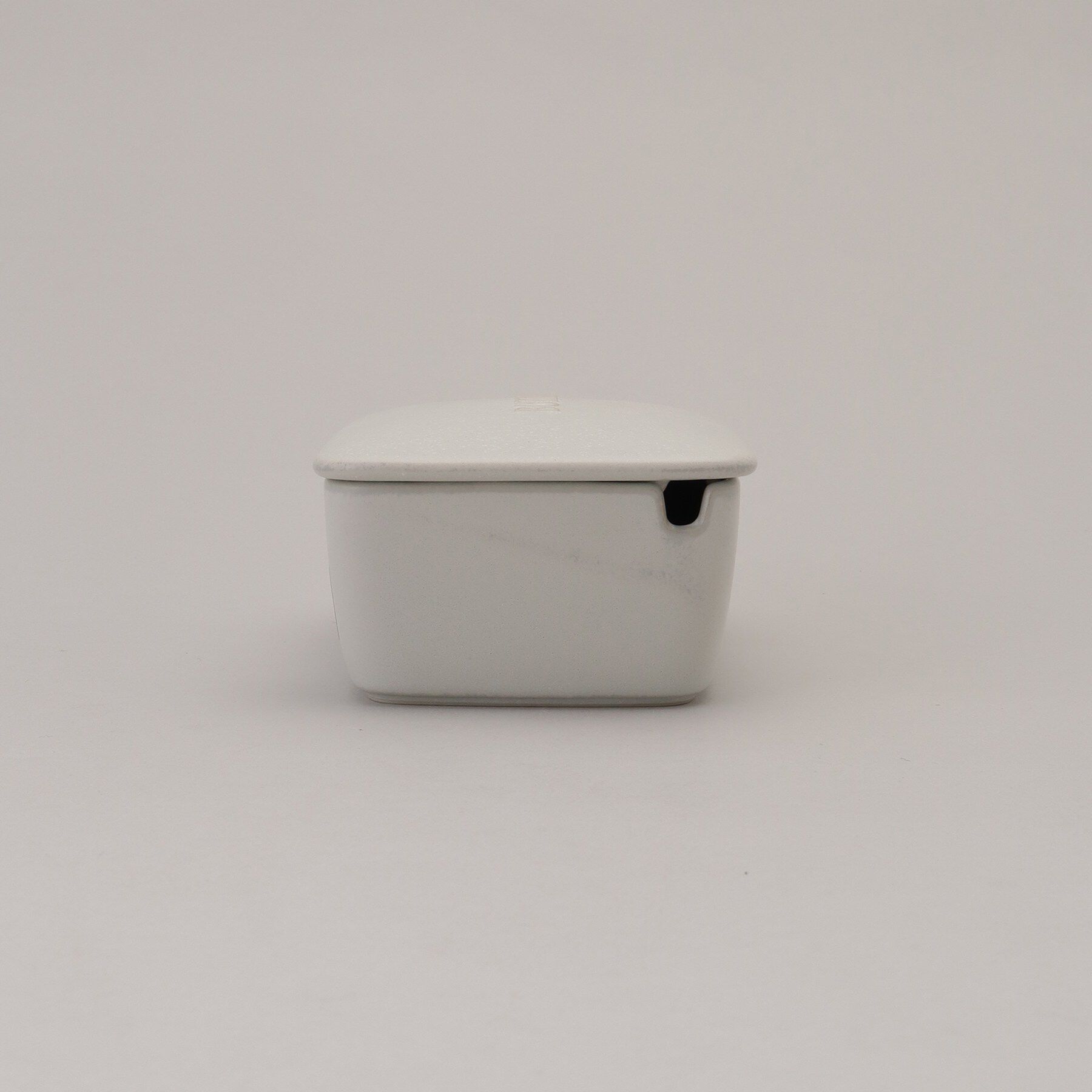 212 KITCHEN STORE「KITCHEN バターケース 白 ＜SALIU サリュウ＞」|食器・キッチングッズ|