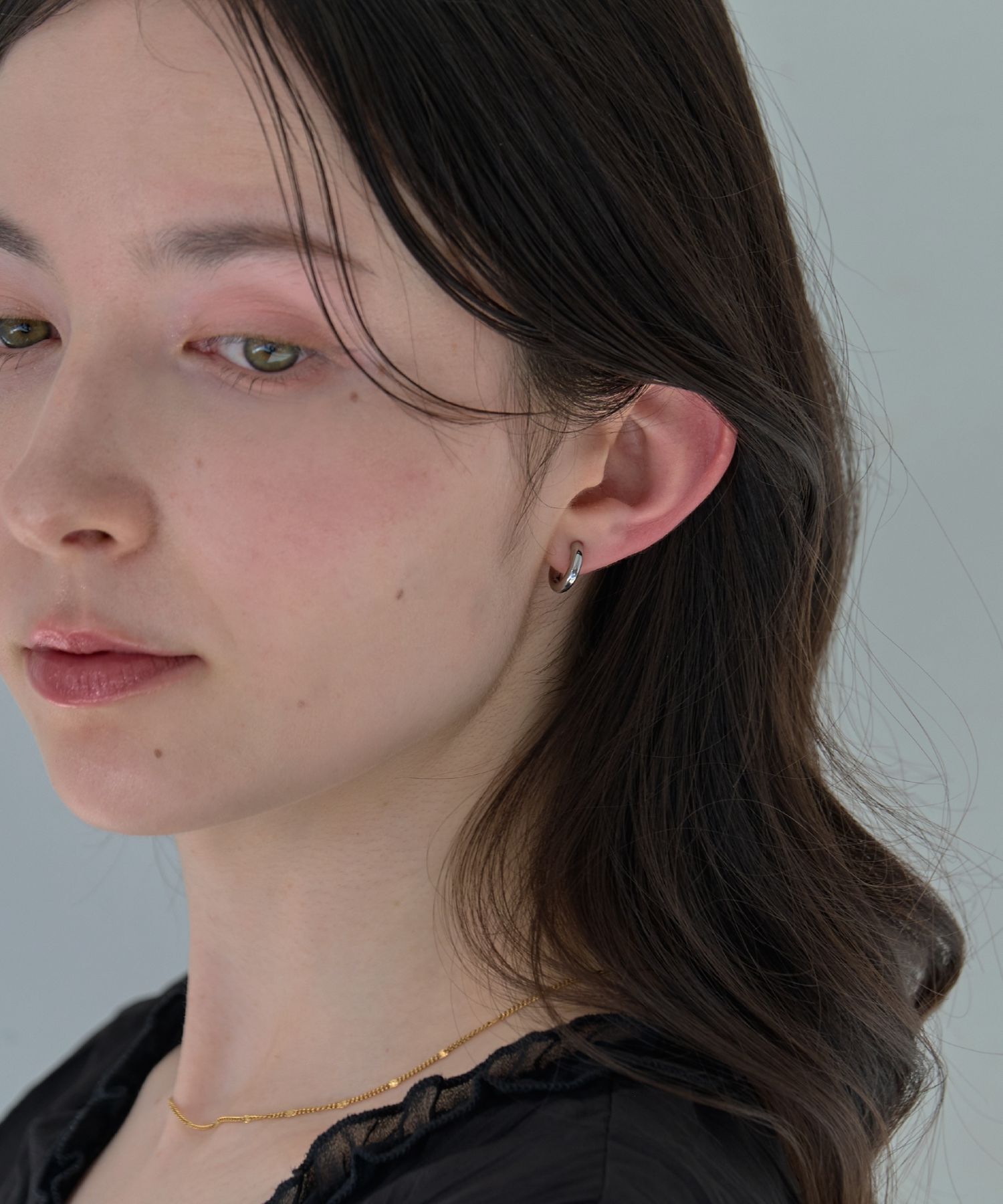 Phoebe「【痛くないシリーズ/金属アレルギー対応】ミニマルストレートフープライトフィットイヤリング　シルバー」|イヤリング|