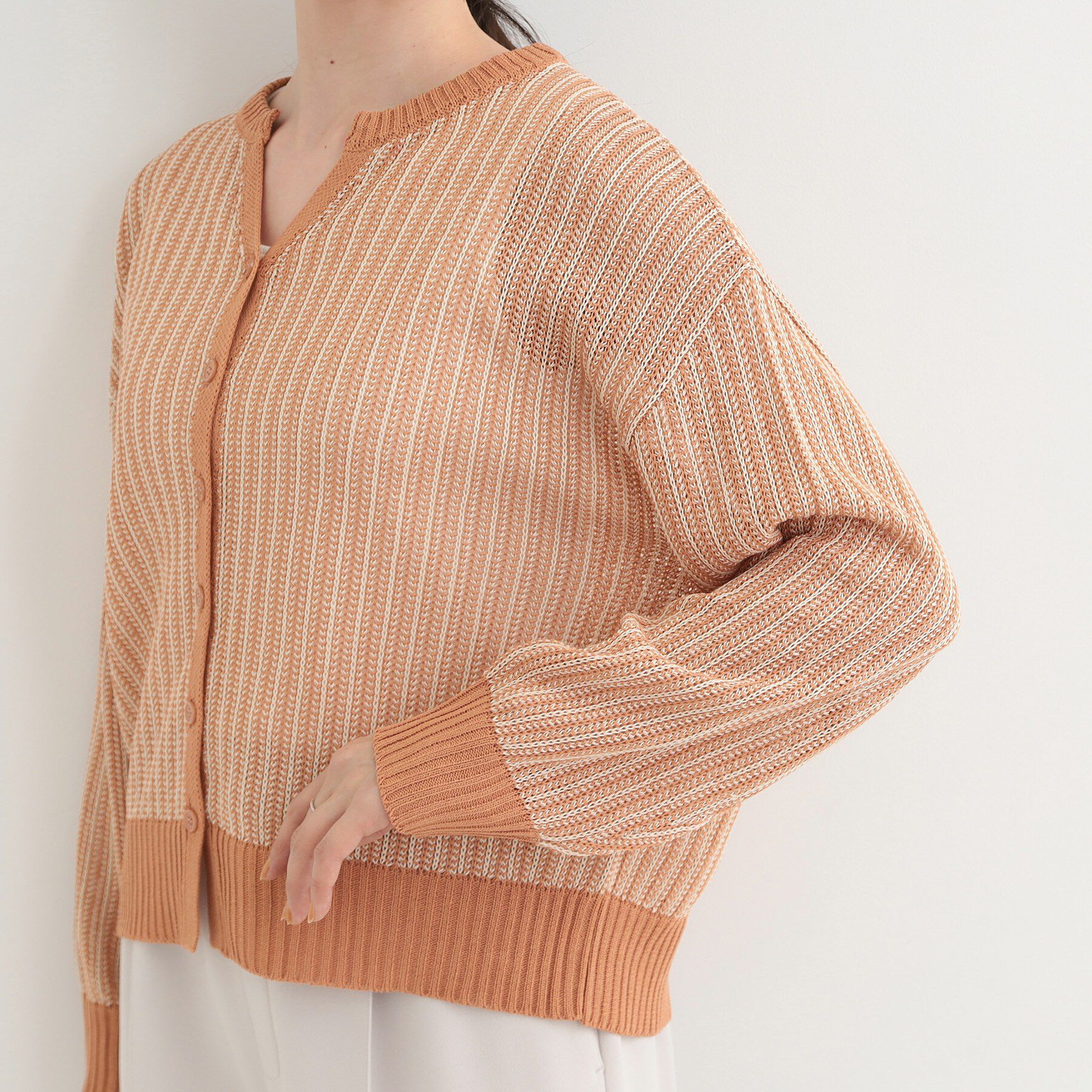 SHOO･LA･RUE「【洗濯機可/S-LL】キーネックでお顔周りすっきり ざっくり編みカーディガン」|カーディガン|
