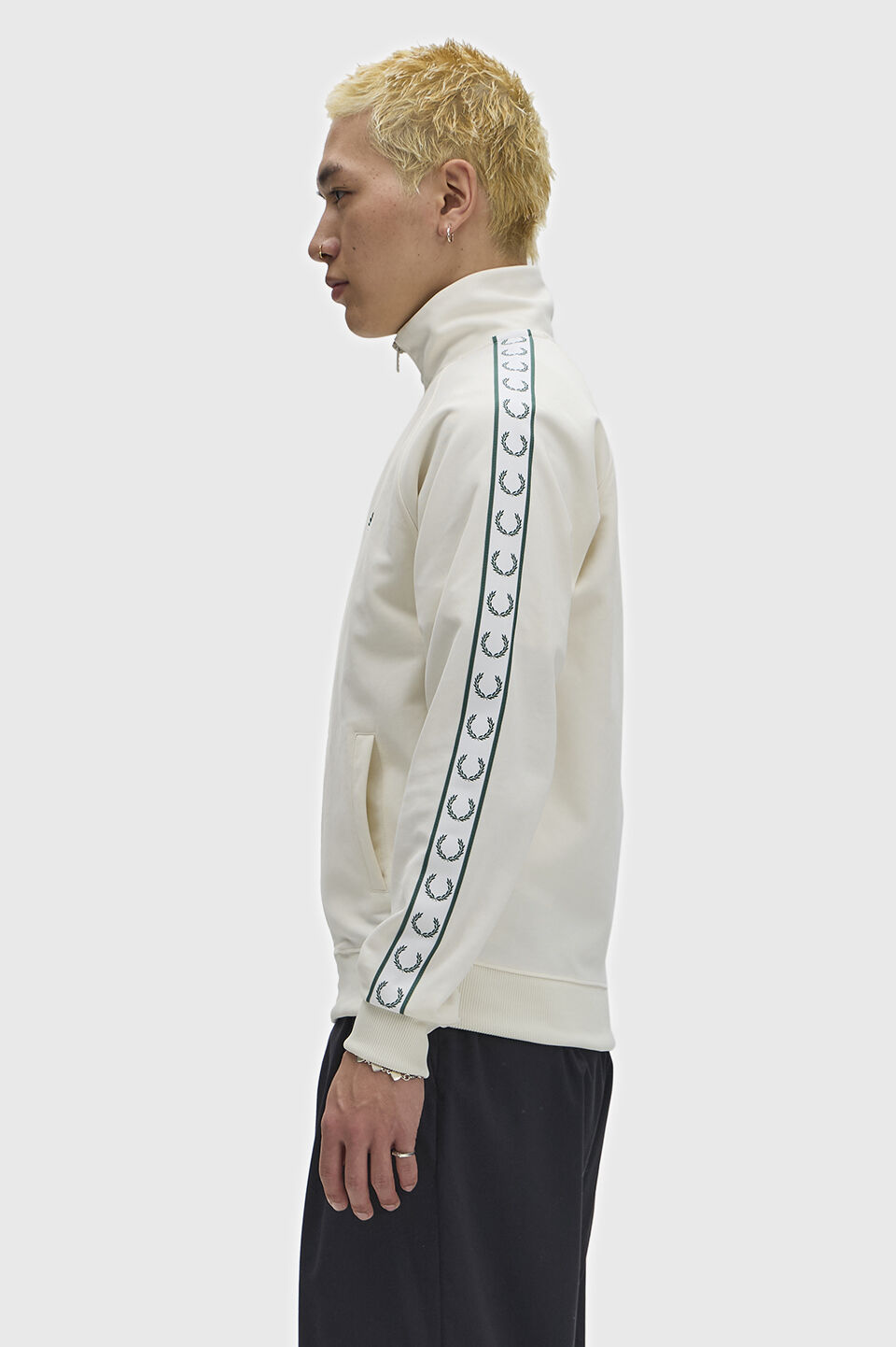 FRED PERRY 「Contrast Tape Track Jacket／フレッドペリー コントラストテープトラックジャケット」|ブルゾン・スタジャン|
