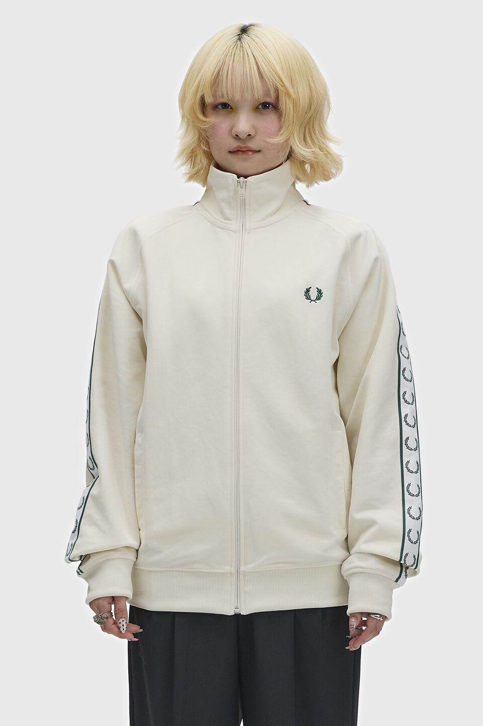 FRED PERRY 「Contrast Tape Track Jacket／フレッドペリー コントラストテープトラックジャケット」|ブルゾン・スタジャン|