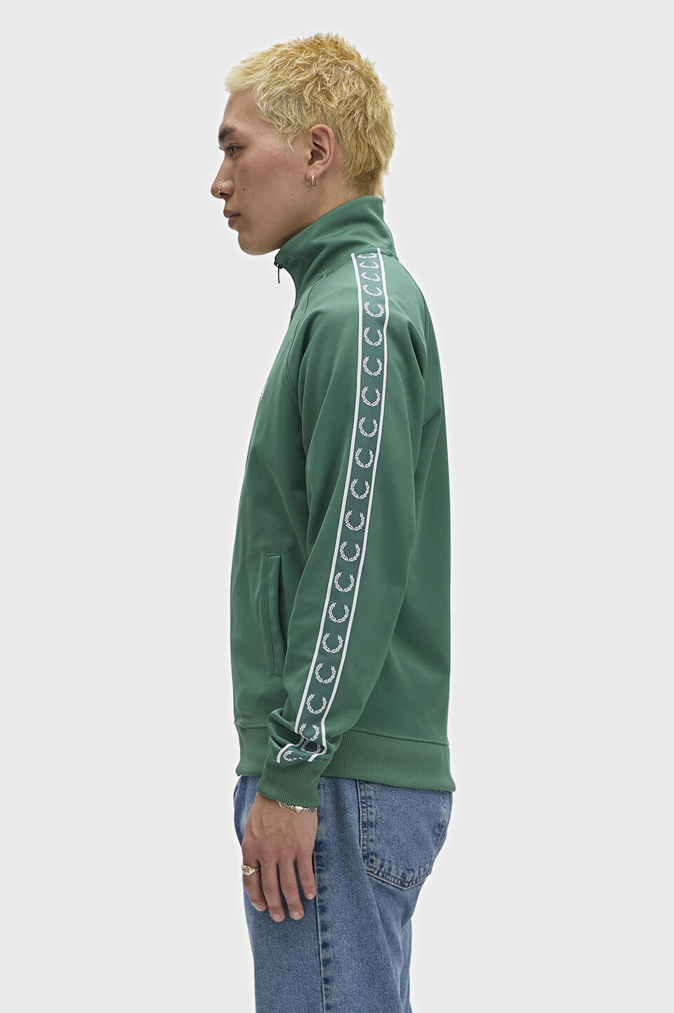 FRED PERRY 「Contrast Tape Track Jacket／フレッドペリー コントラストテープトラックジャケット」|ブルゾン・スタジャン|