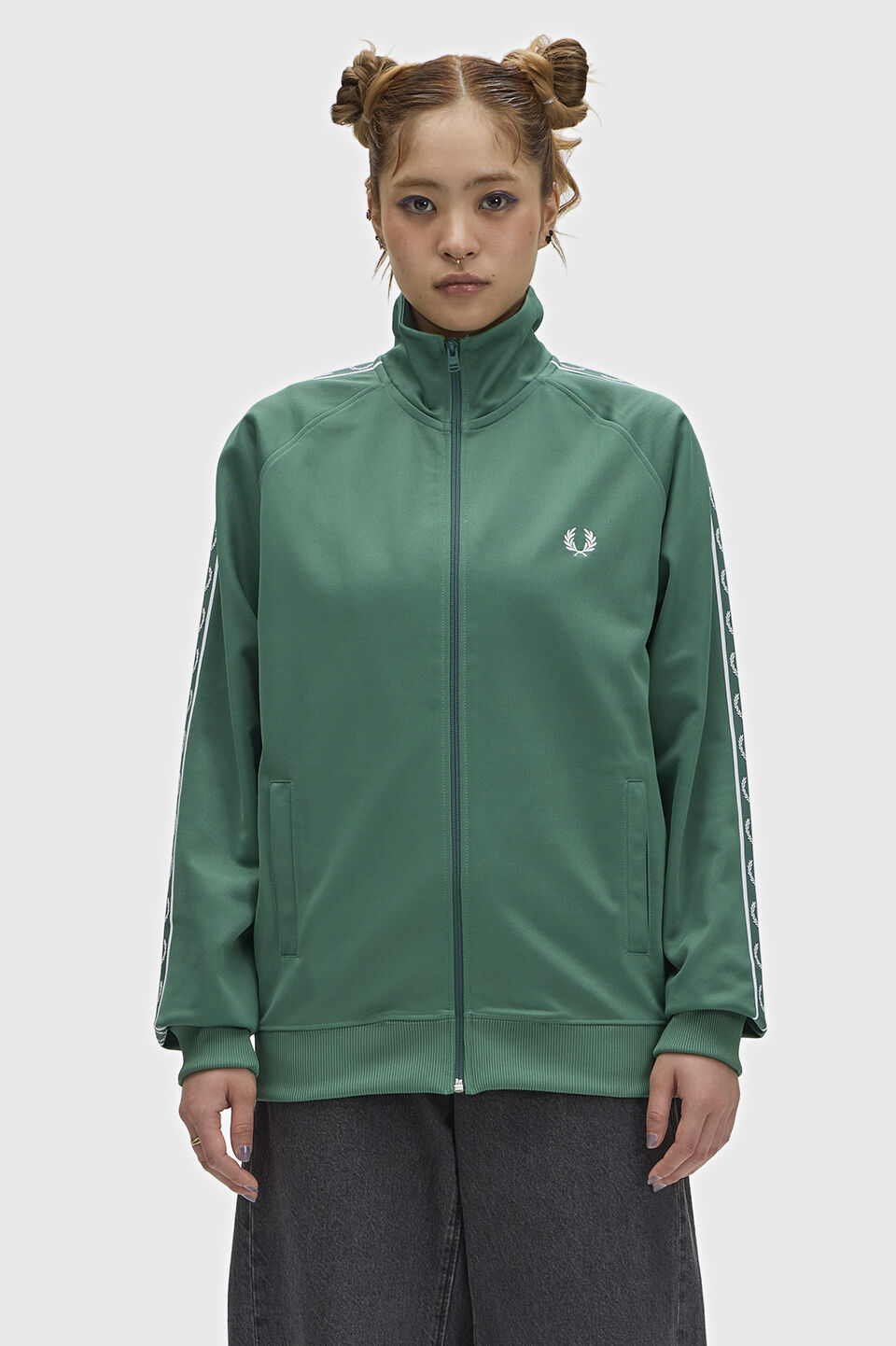 FRED PERRY 「Contrast Tape Track Jacket／フレッドペリー コントラストテープトラックジャケット」|ブルゾン・スタジャン|