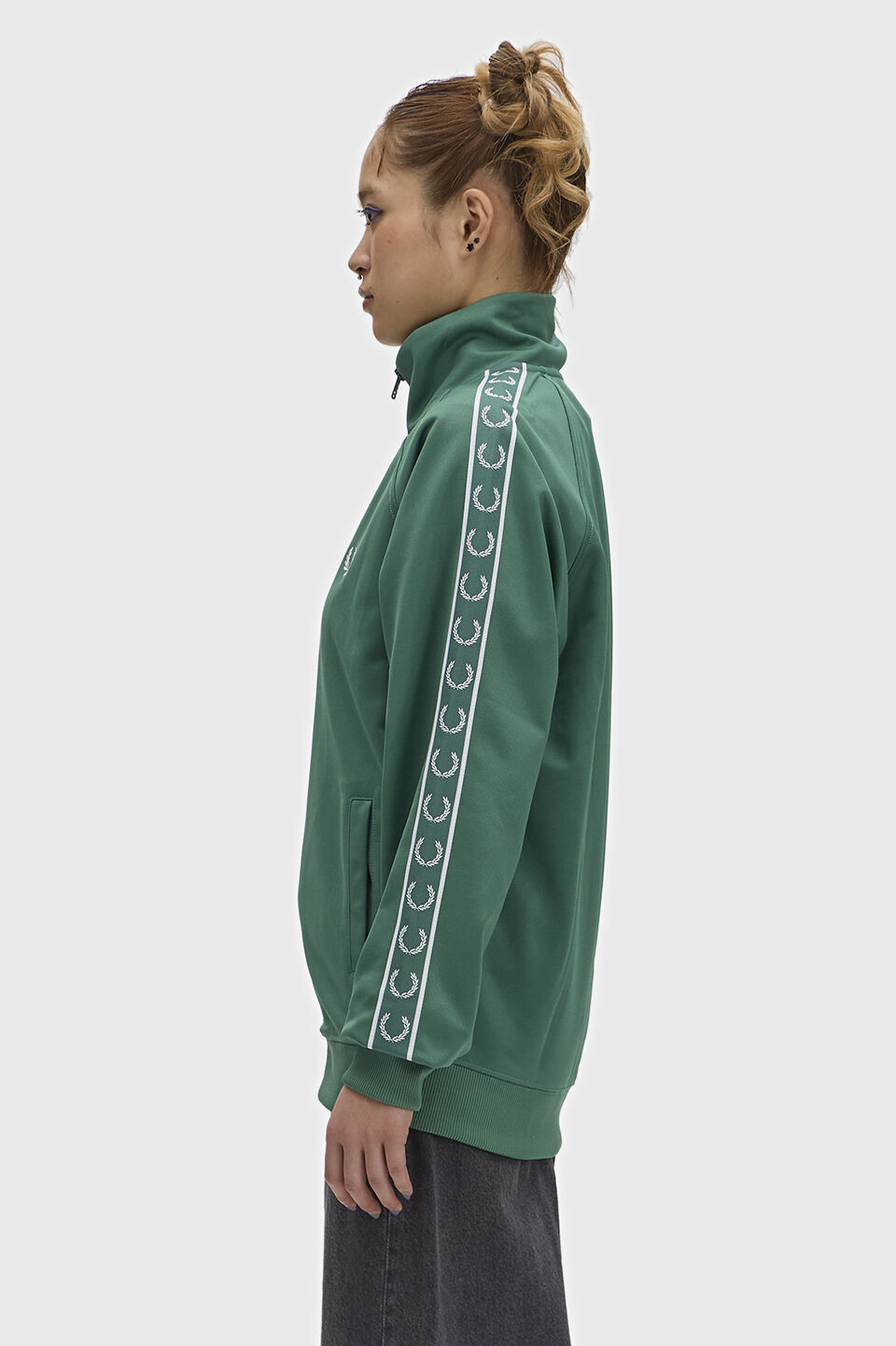 FRED PERRY 「Contrast Tape Track Jacket／フレッドペリー コントラストテープトラックジャケット」|ブルゾン・スタジャン|