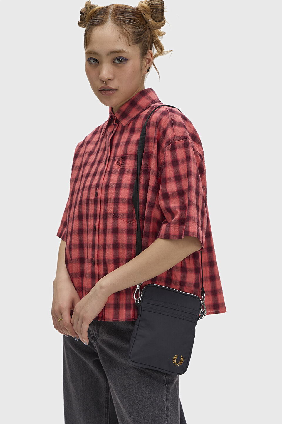 FRED PERRY 「BRENTHAM SMALL SIDE BAG／ブレンサムスモールサイドバッグ」|ショルダー・メッセンジャー|