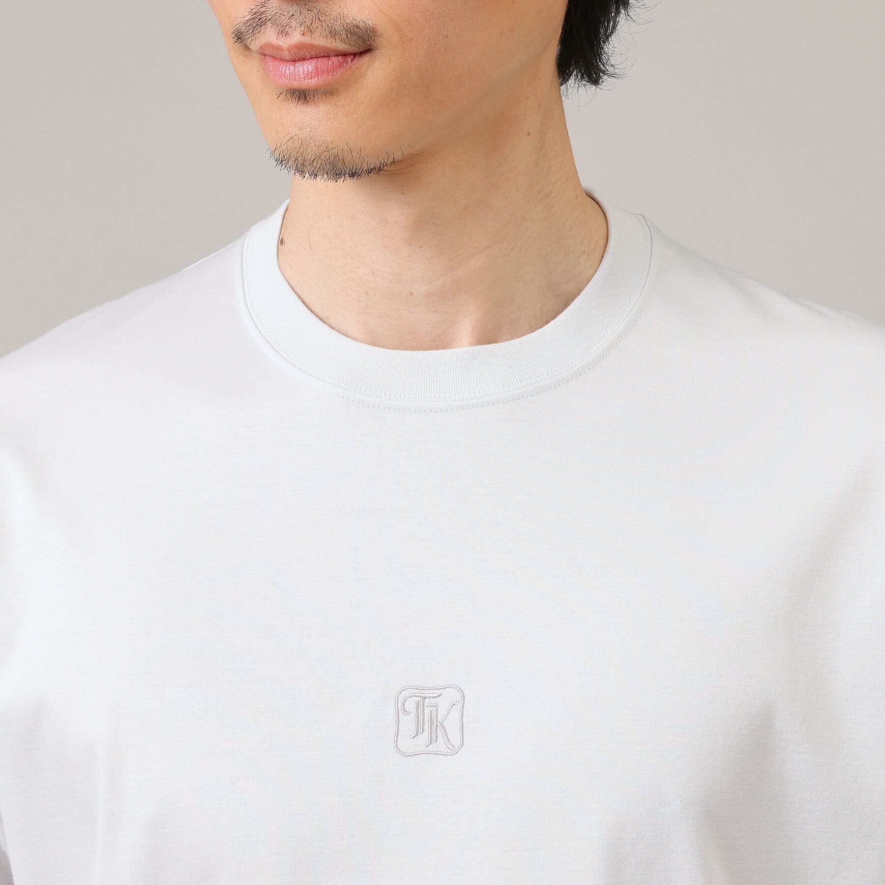 TAKEO KIKUCHI「【刺繍ロゴT】スムース ワンポイント Tシャツ」|Tシャツ・カットソー|