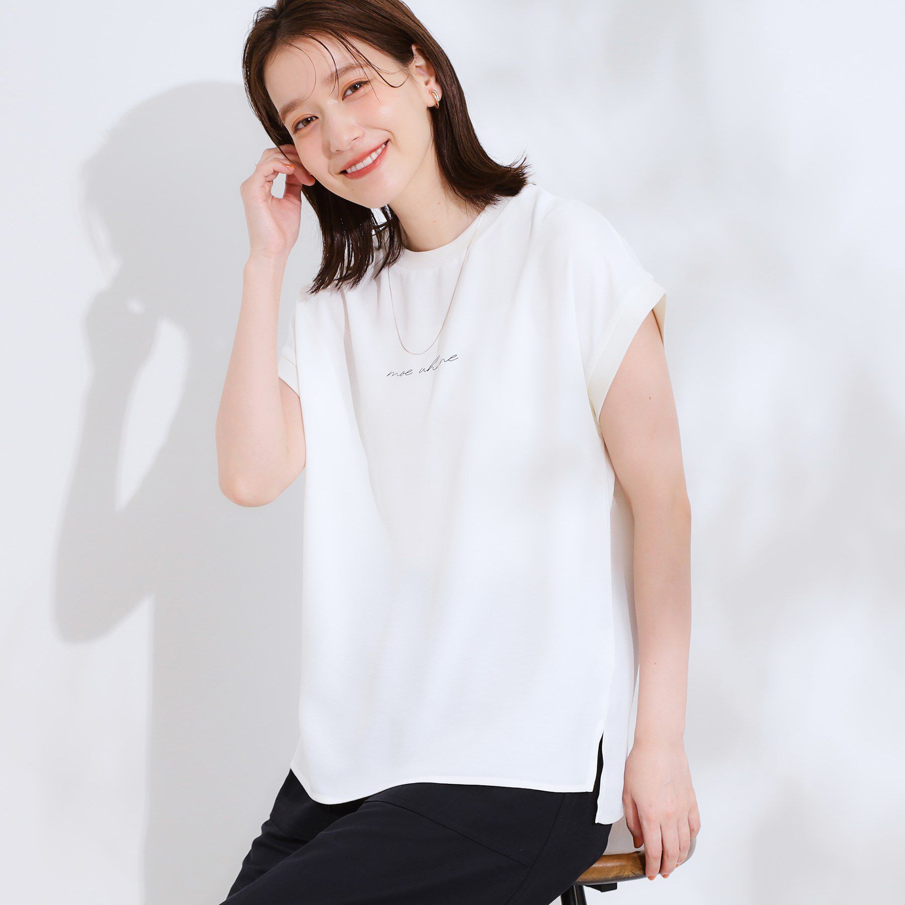 SHOO･LA･RUE「【S-LL/ひんやり/洗濯後しわになりにくい】程よいシアー感 ロゴTシャツブラウス」|シャツ・ブラウス|オフホワイト(003