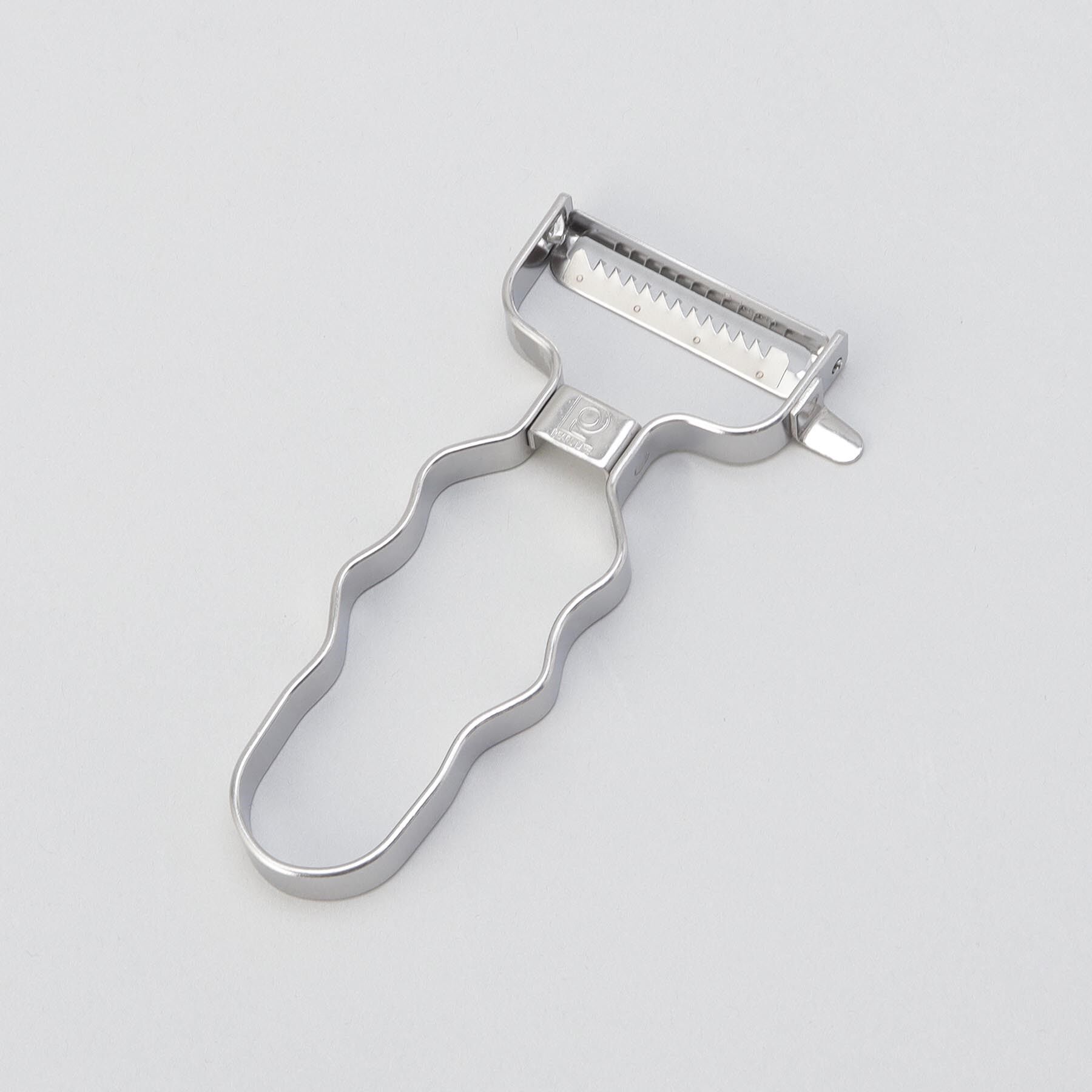 212 KITCHEN STORE「Simple Use 波型グリップステンレス製千切りピーラー」|食器・キッチングッズ|