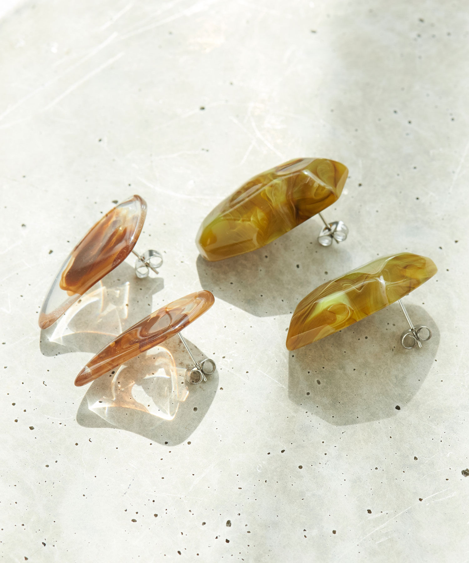 Phoebe+「【sfy】marble stone pairピアス　カーキ&times;ブラウン」|ピアス|