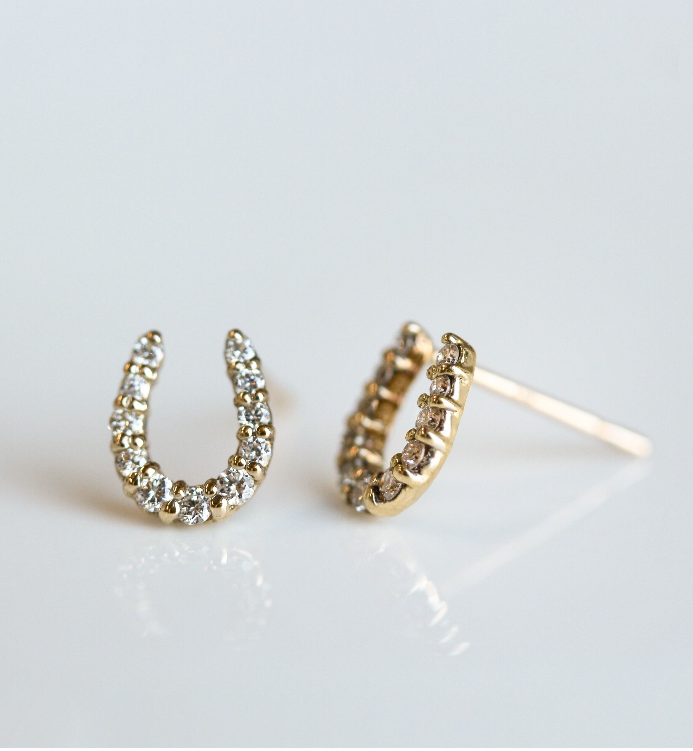  「ダイヤモンド ホースシュー パヴェ ピアス | K10YG」|ピアス|