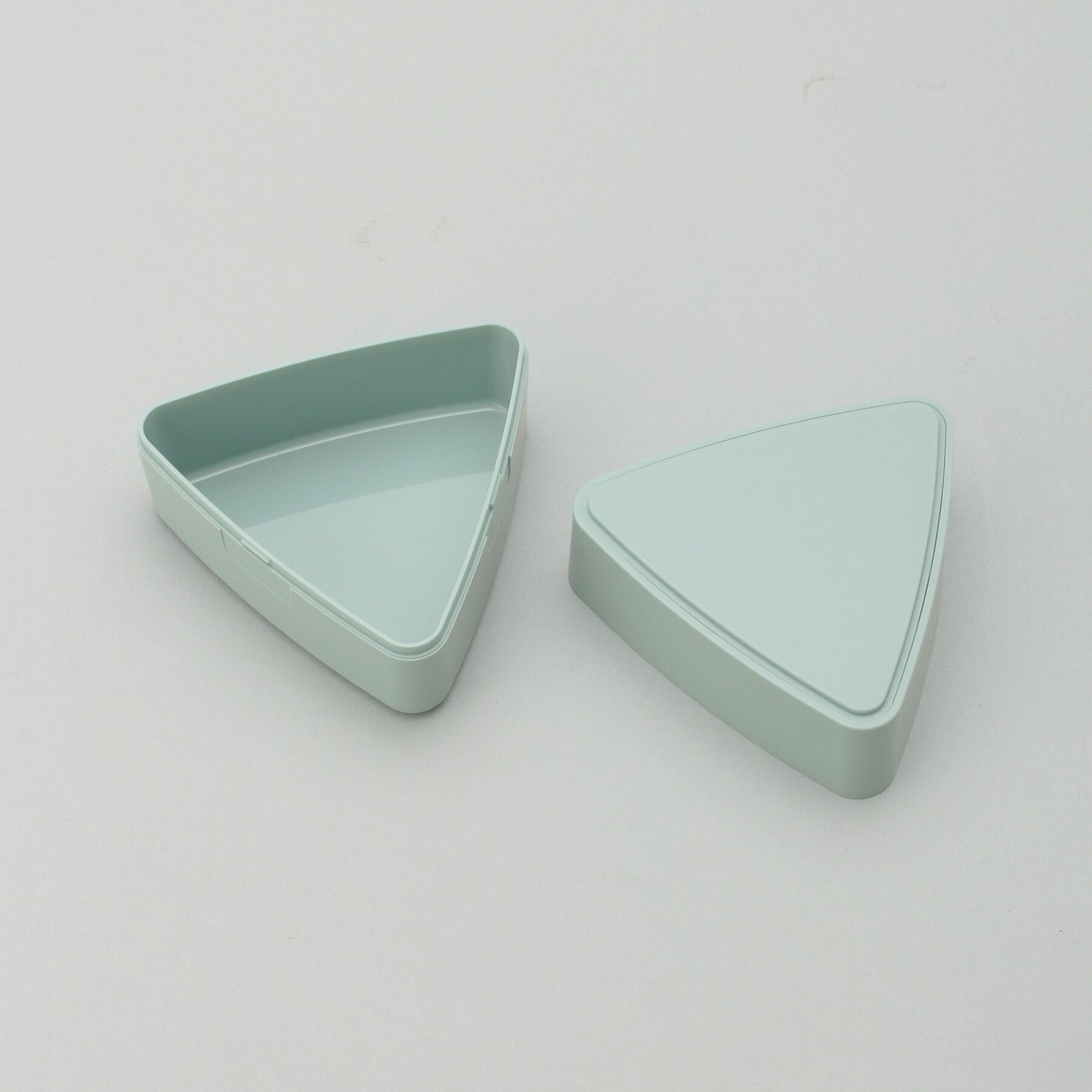 212 KITCHEN STORE「triangle おにぎりケース SXBL ＜GEL-COOL  ジェルクール＞」|食器・キッチングッズ|
