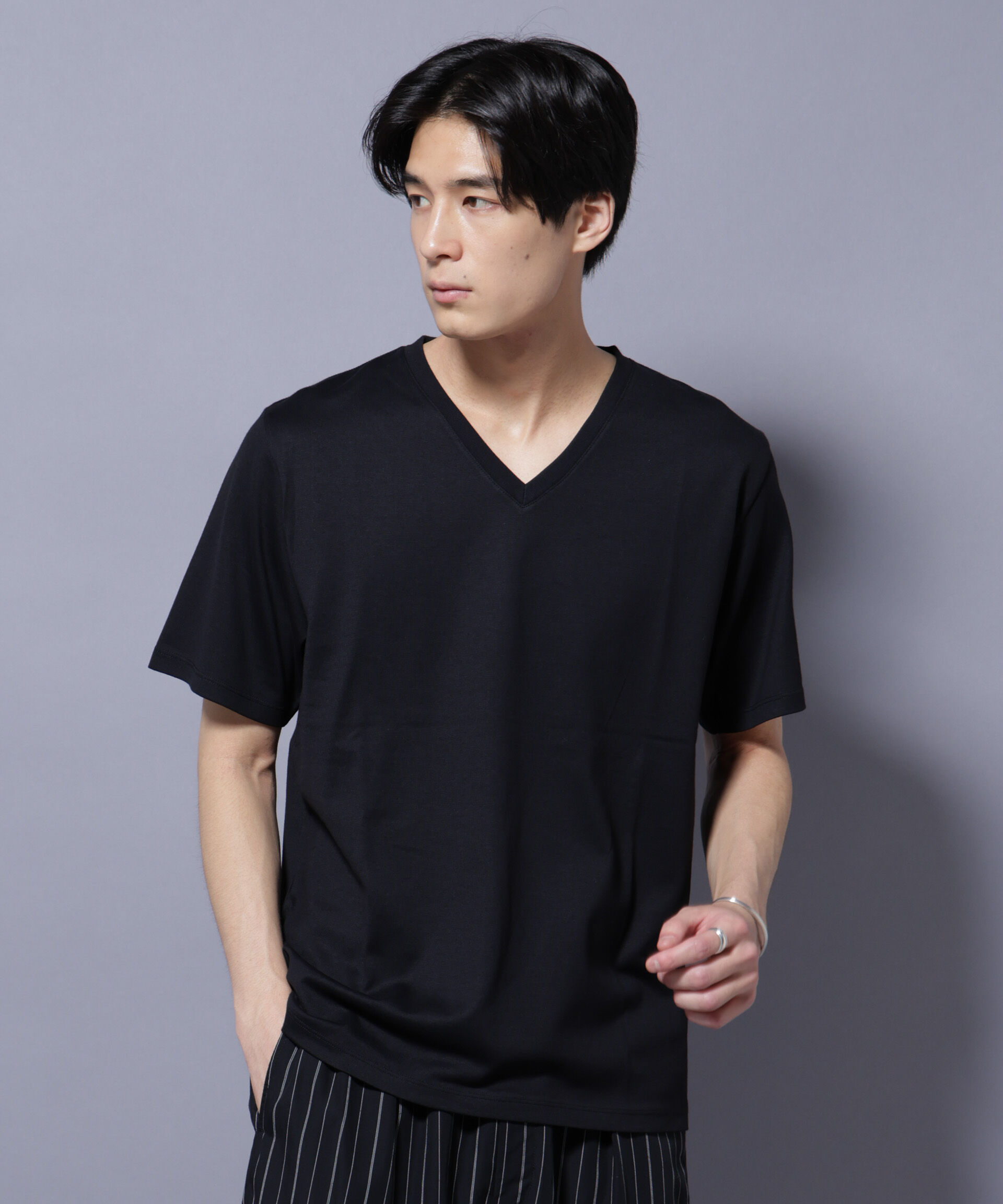 nano･universe「WEB限定/Anti Soaked(R) 汗染み防止 Vネック レギュラーシルエットTシャツ」|Tシャツ・カットソー|ブラック