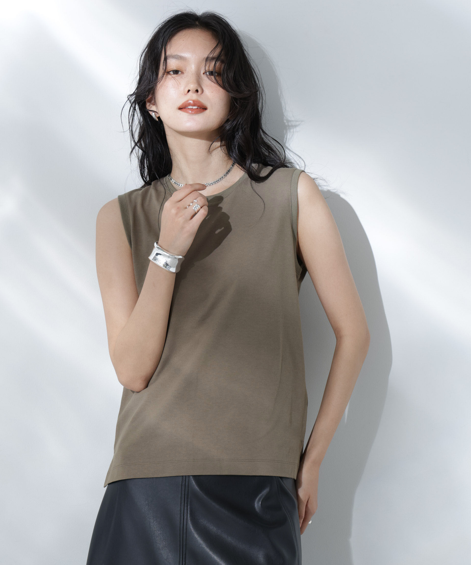 nano･universe「Anti Soaked(R) 汗染み防止ノースリーブTシャツ」|Tシャツ・カットソー|カーキ