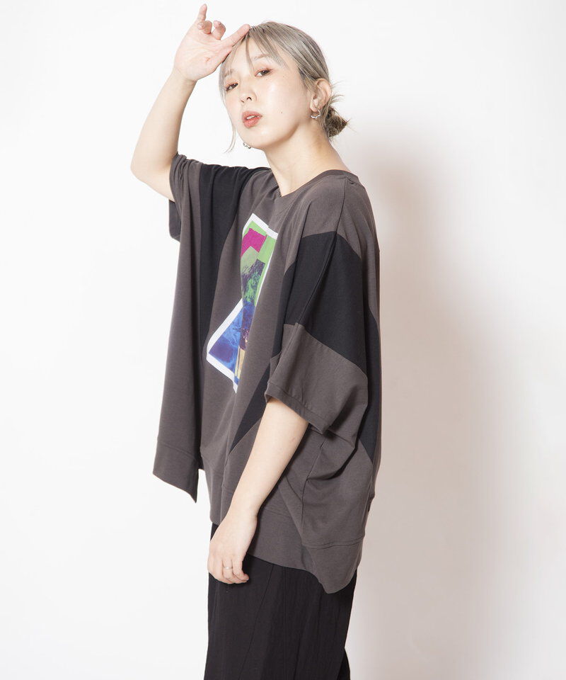  「アシンメトリーグラフィックTシャツ」|Tシャツ・カットソー|
