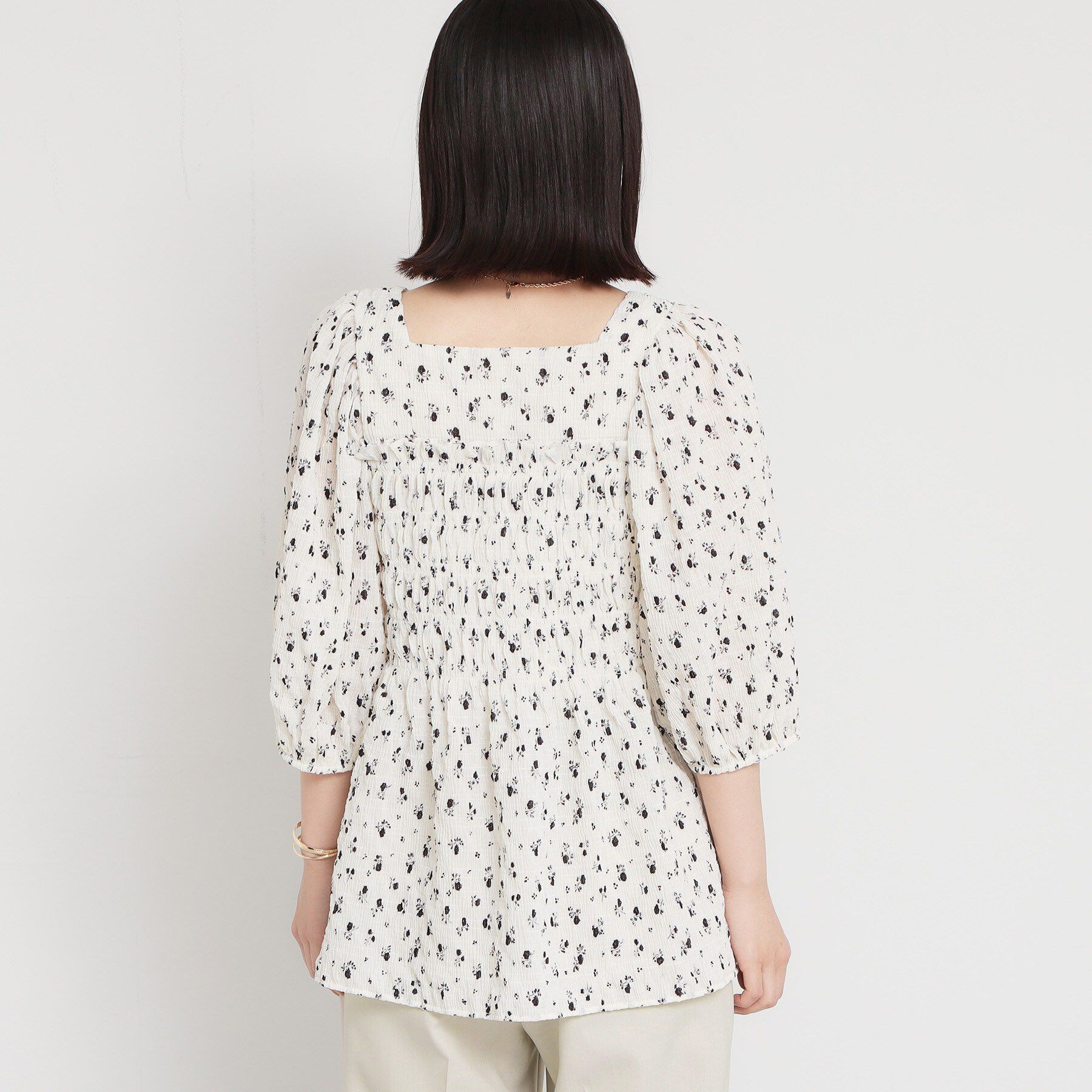 THE SHOP TK「大人のフェミニンスタイルに 花柄楊柳シャーリングブラウス」|シャツ・ブラウス|
