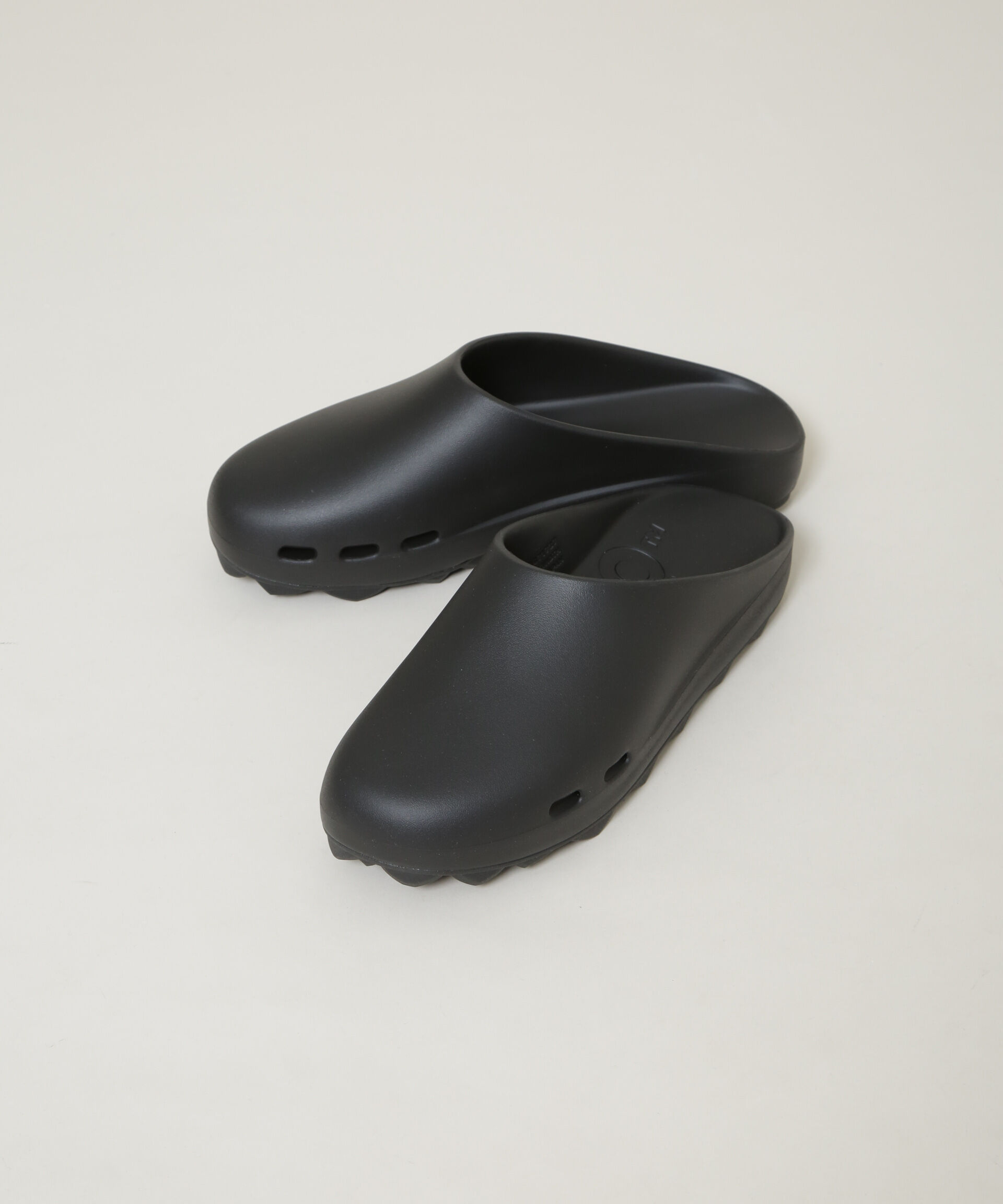nano･universe「PPACO/LUX-1(AIR STUDDED SOLE(R))」|サンダル|ブラック