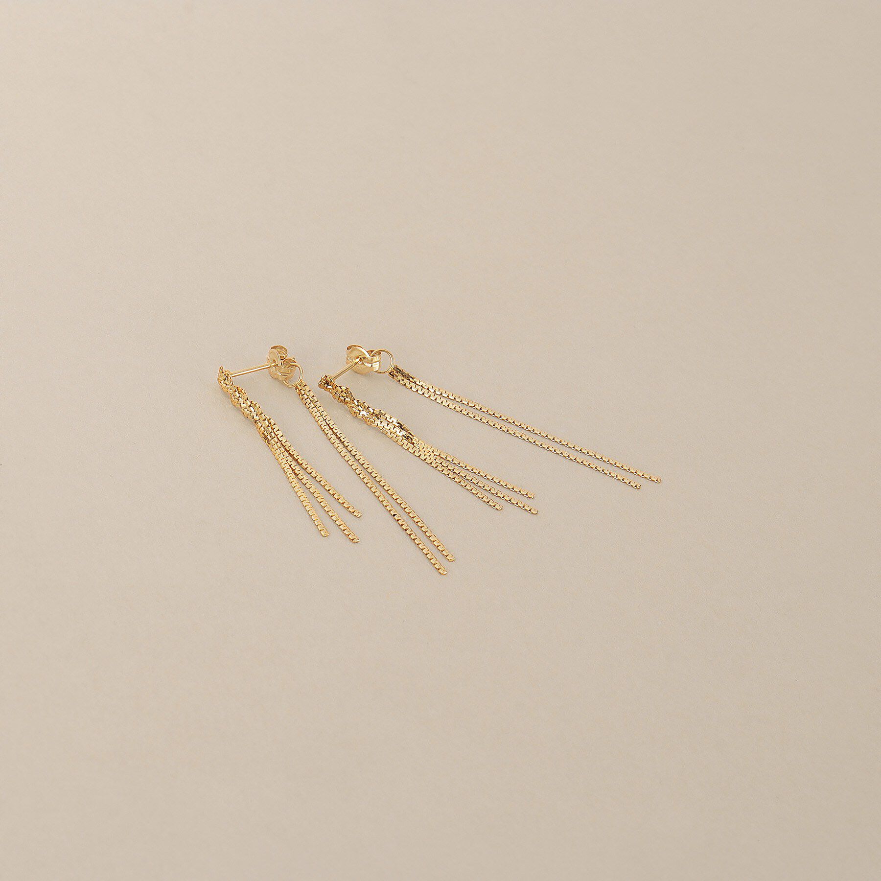 COCOSHNIK「K10ベネフラ三つ編みフリンジ前後 スタッドピアス」|ピアス|