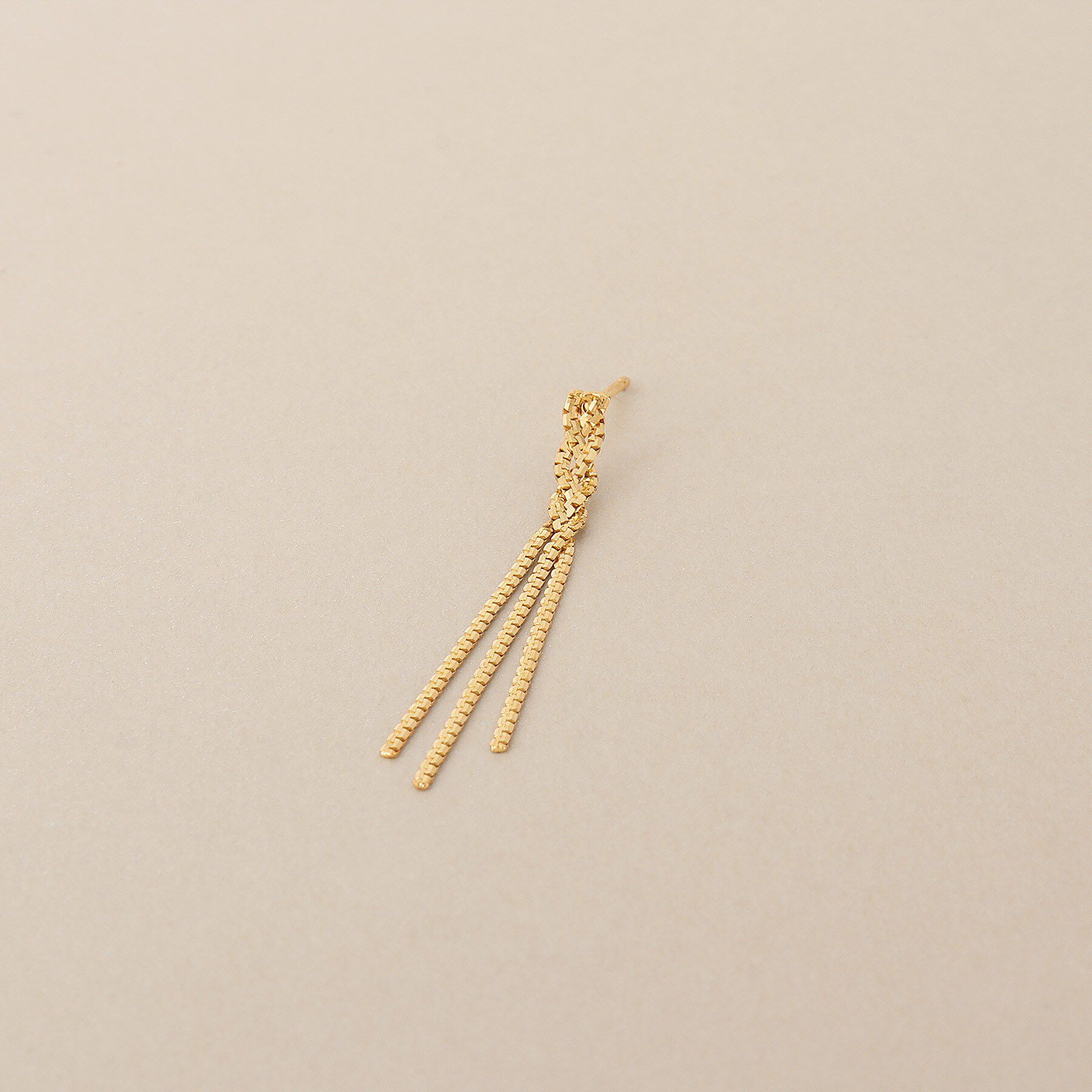 COCOSHNIK「K10ベネフラ三つ編みフリンジ前後 スタッドピアス」|ピアス|