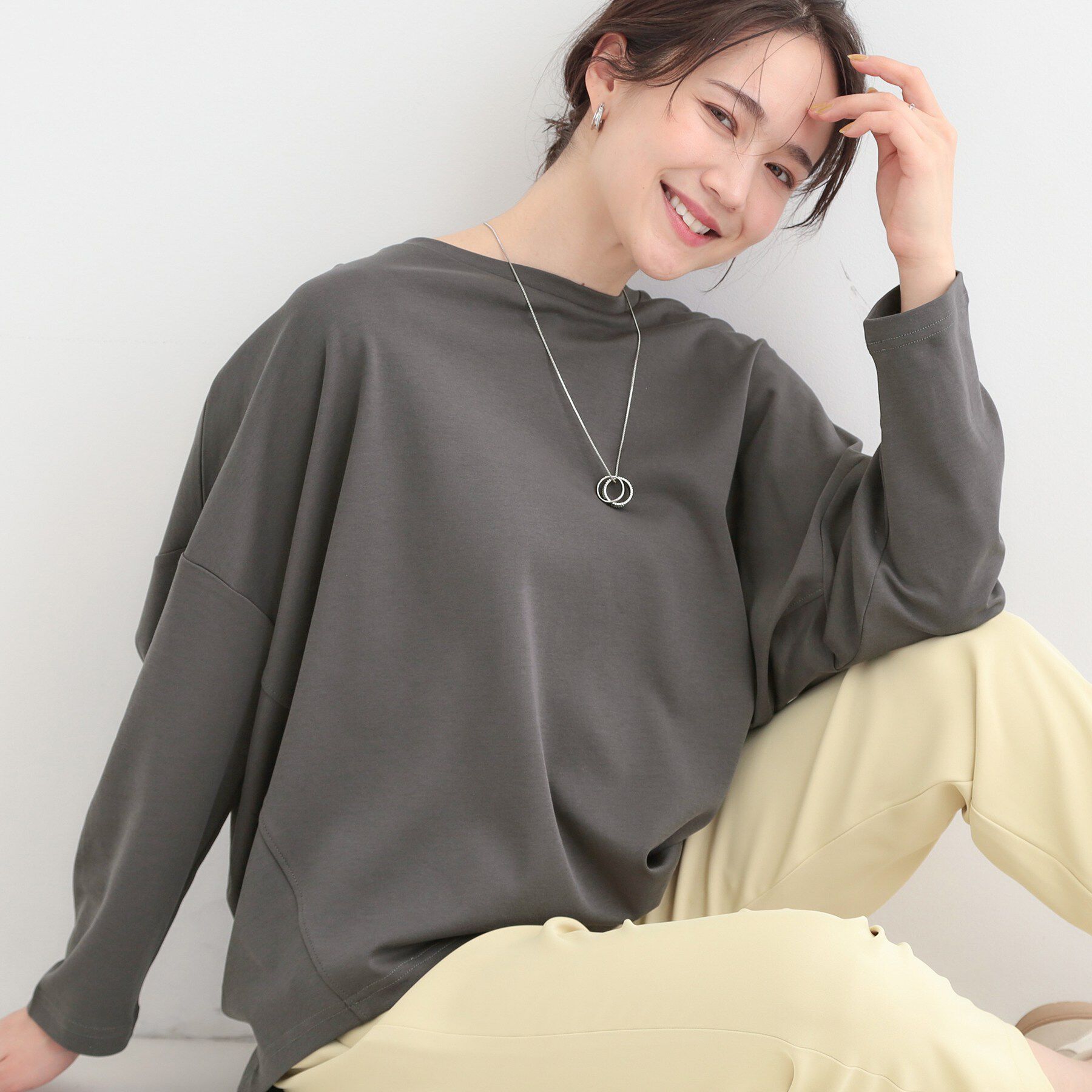 SHOO･LA･RUE「【洗濯機可/UV/綿100％】体型カバーが叶う ゆるトップス」|Tシャツ・カットソー|チャコールグレー(0