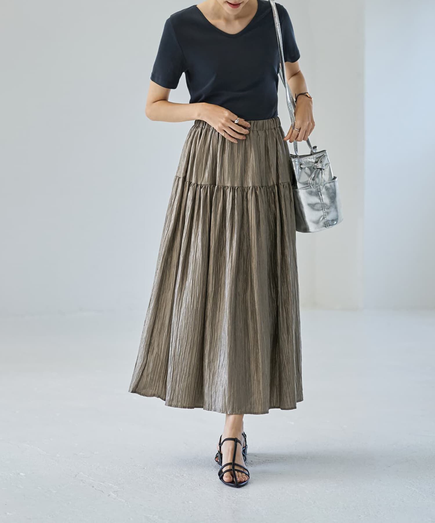 STYLE DELI「しっとり質感の緩やかVネックとろみトップス」|Tシャツ・カットソー|