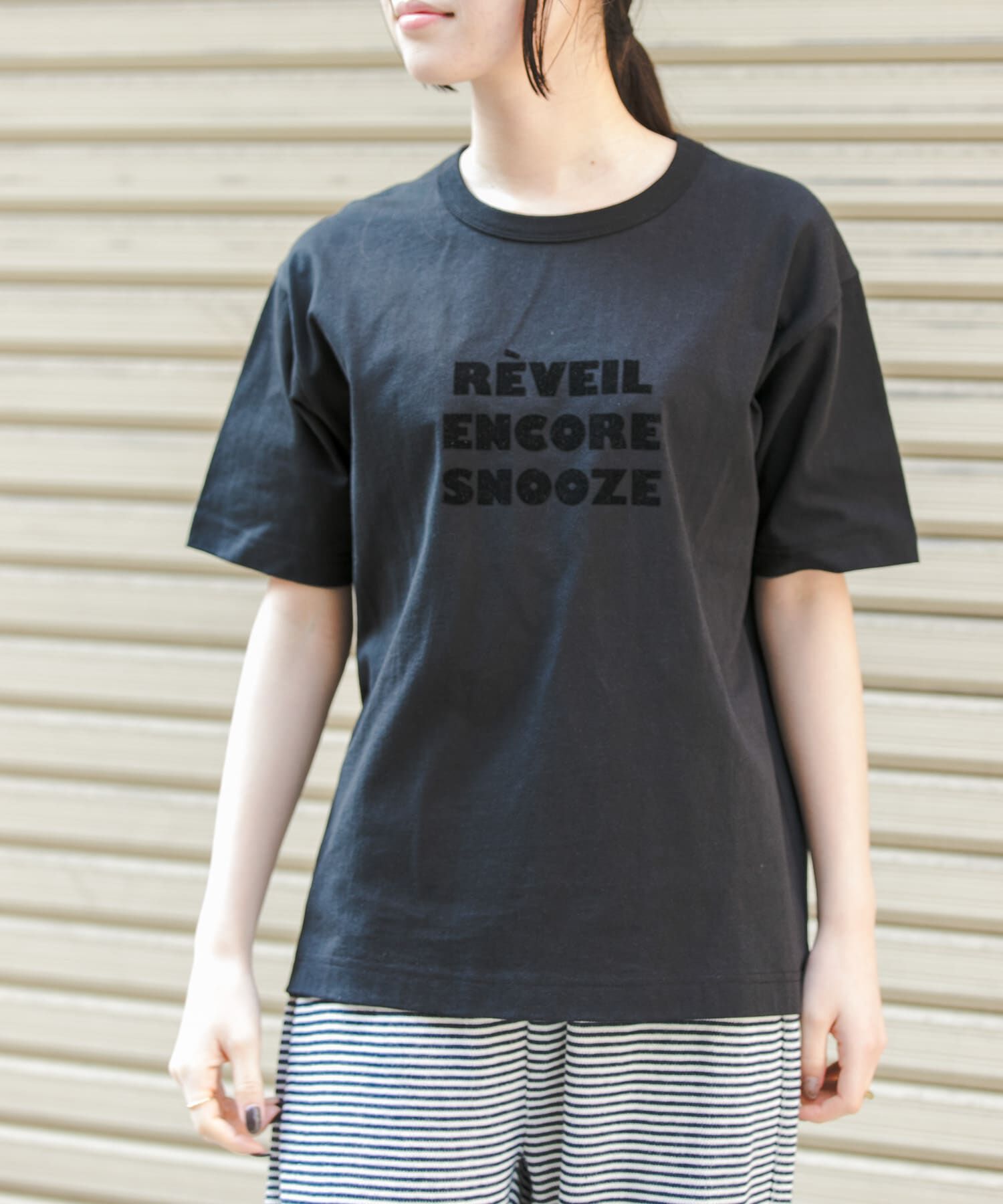 URBAN RESEARCH DOORS「『一部WEB限定カラー』FORK&SPOON　フロッキーロゴショートスリーブTシャツ」|Tシャツ・カットソー|ブラック系その他