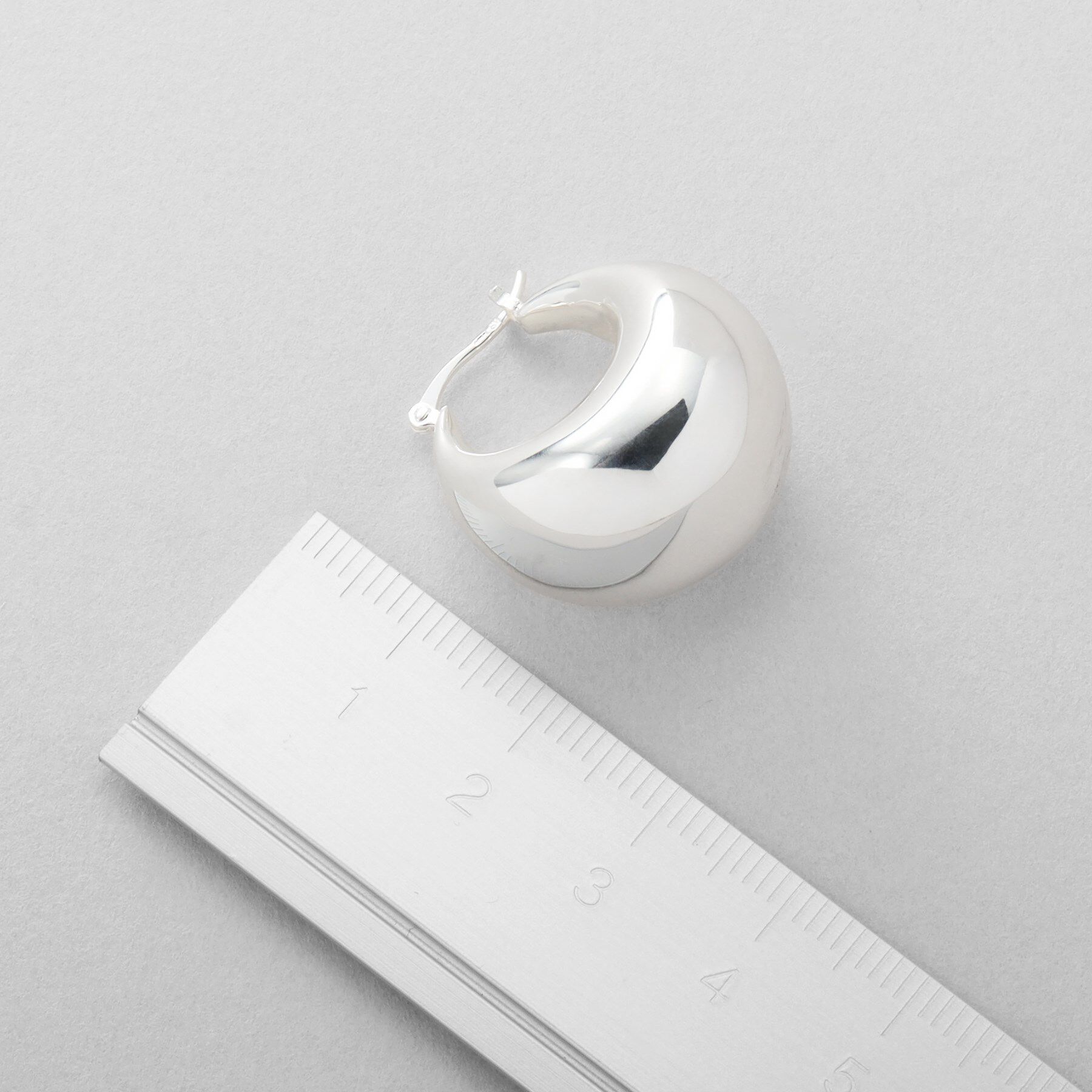 COCOSHNIK ONKITSCH「シルバー ホロウフープ バルブドロップピアス」|ピアス|