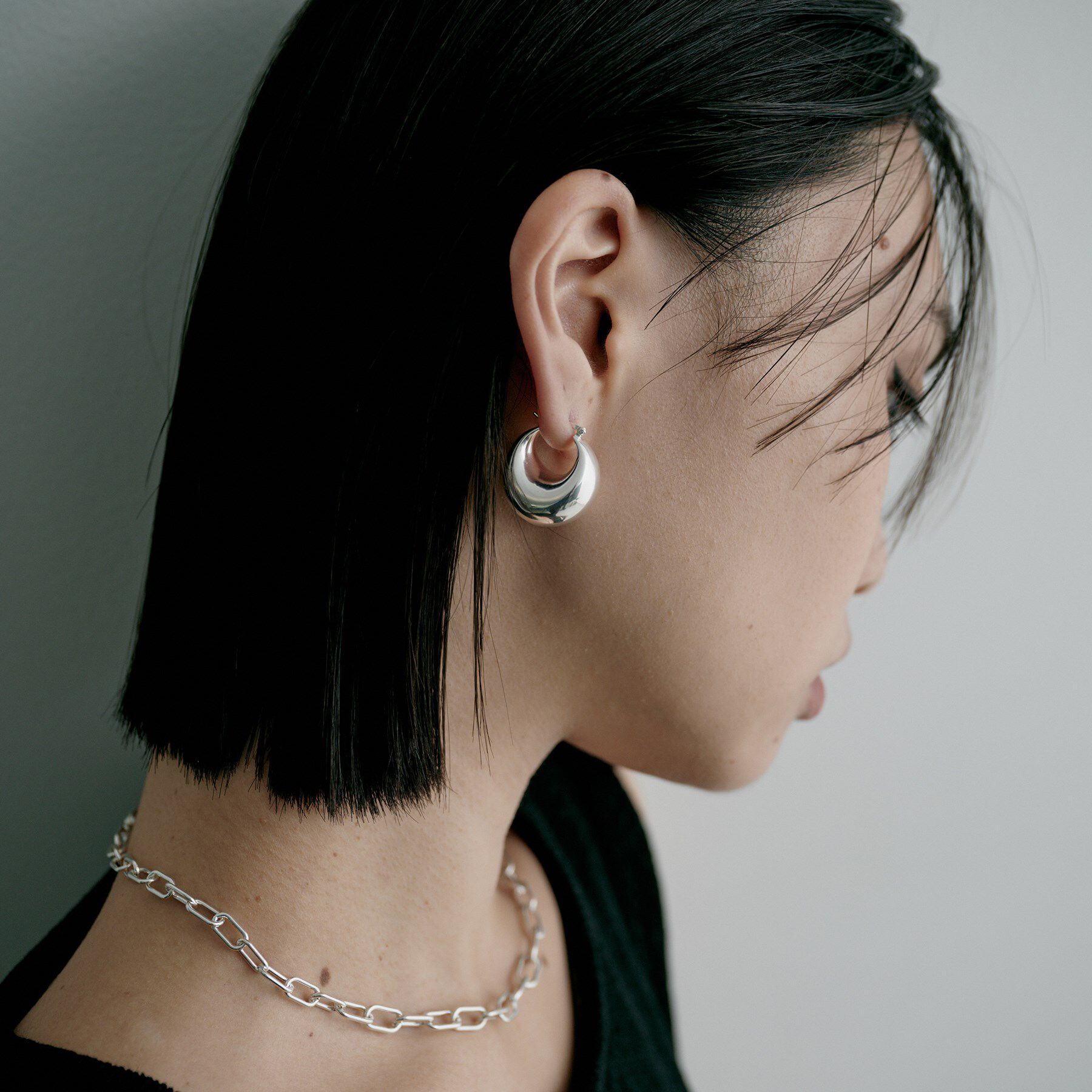 COCOSHNIK ONKITSCH「シルバー ホロウフープ バルブドロップピアス」|ピアス|