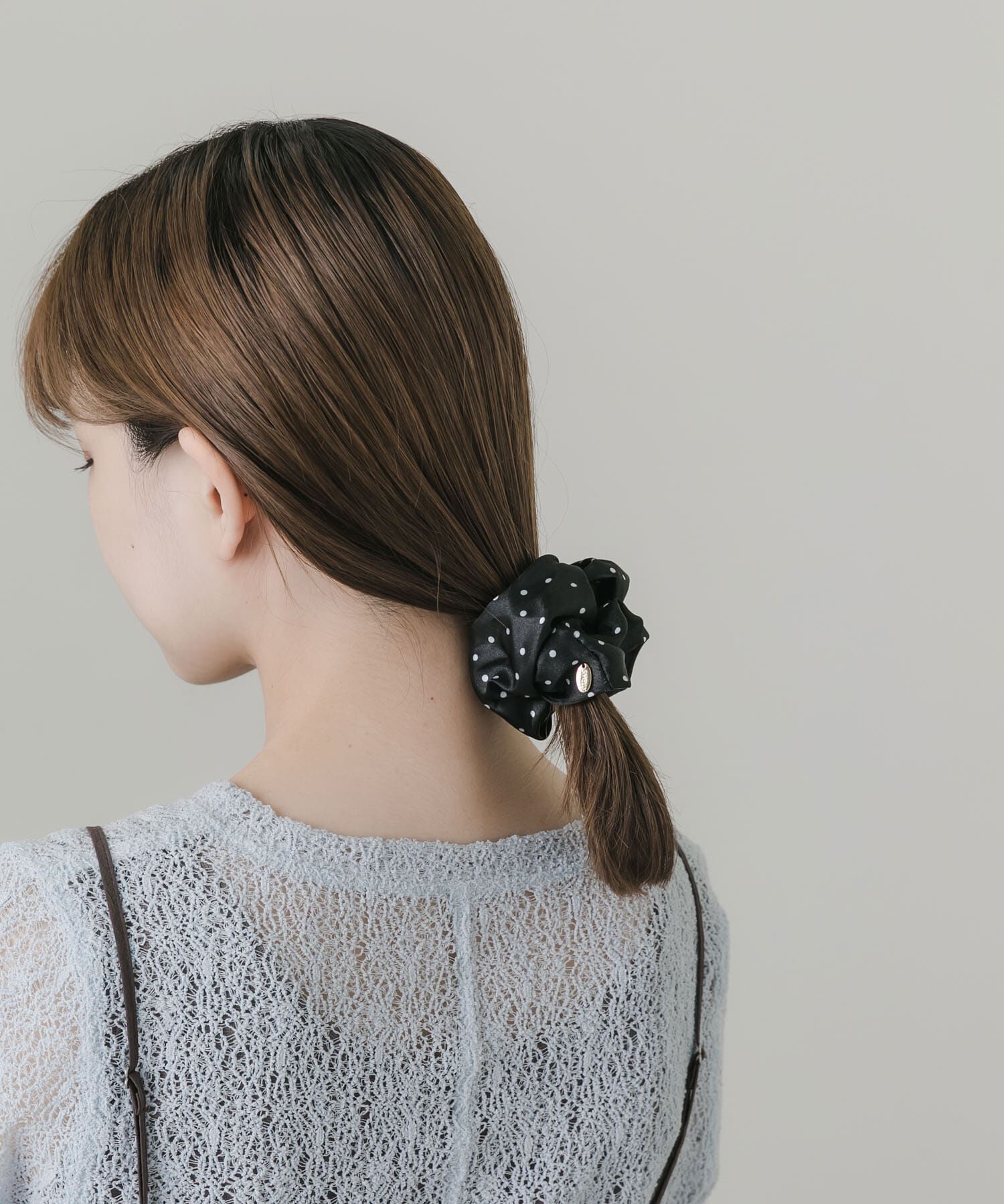 SMELLY「ドットサテンシュシュ」|ヘアゴム・シュシュ|