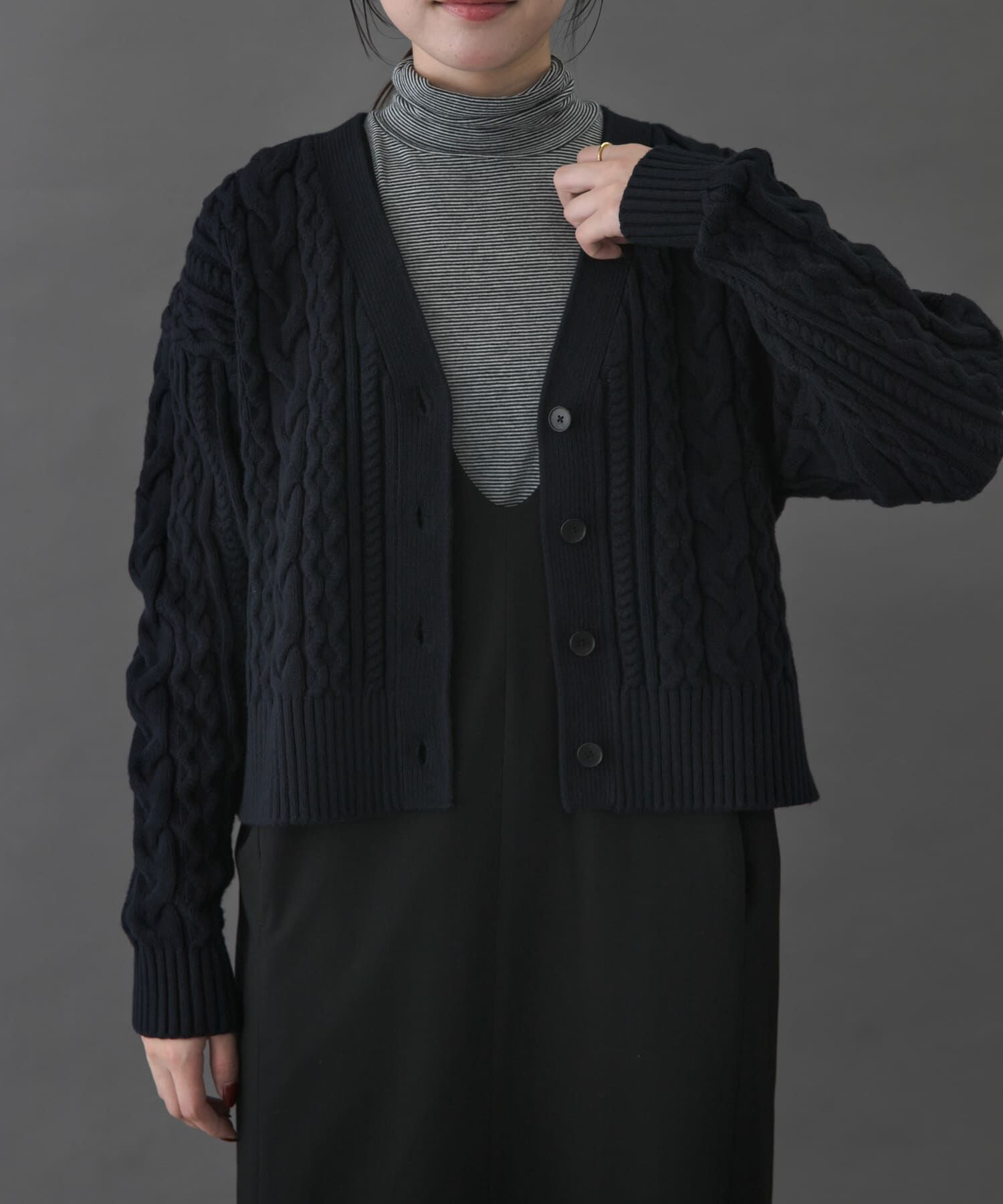 URBAN RESEARCH DOORS「FORK&SPOON　ケーブルVネックカーディガン」|カーディガン|ネイビー