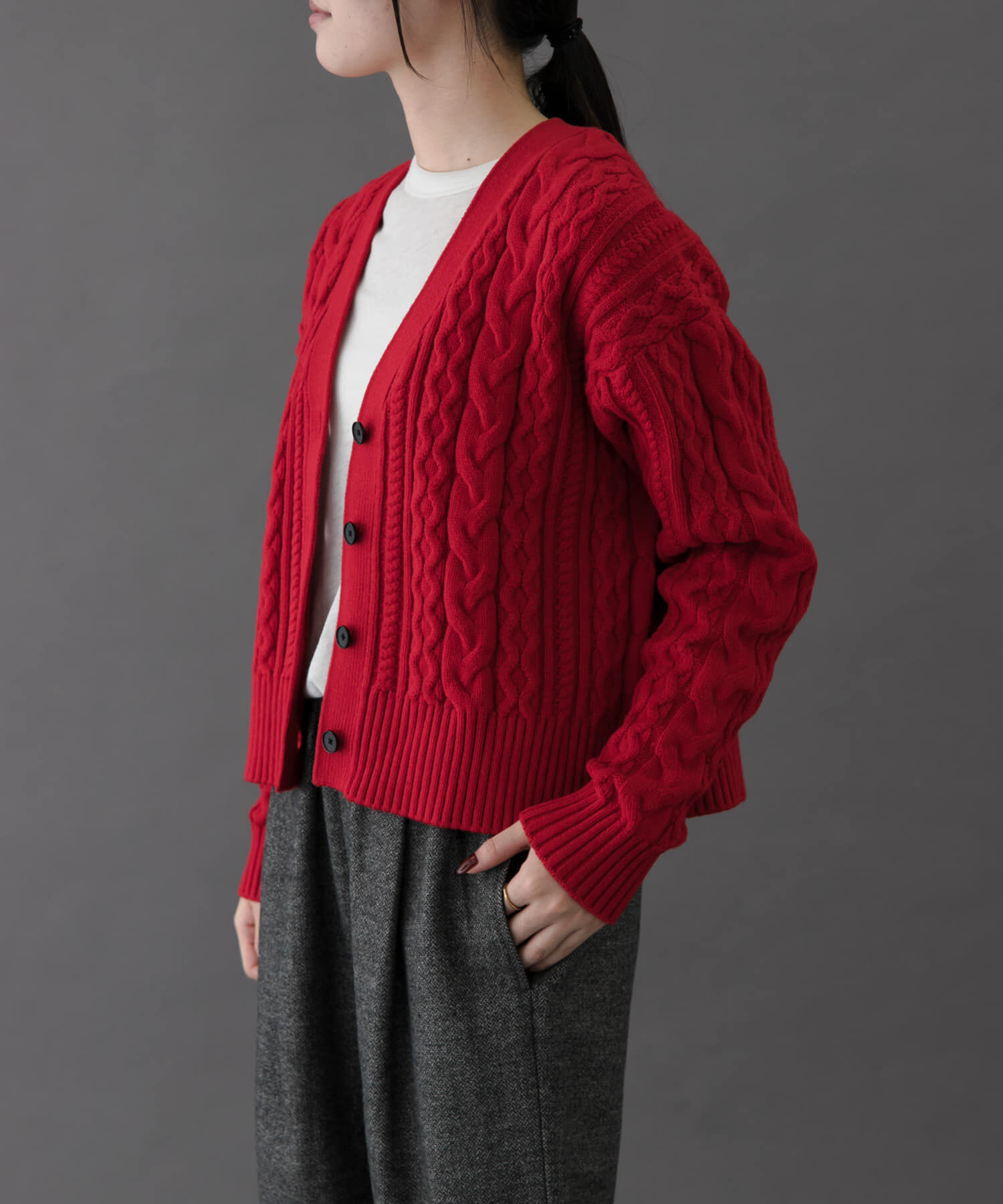 URBAN RESEARCH DOORS「FORK&SPOON　ケーブルVネックカーディガン」|カーディガン|レッド