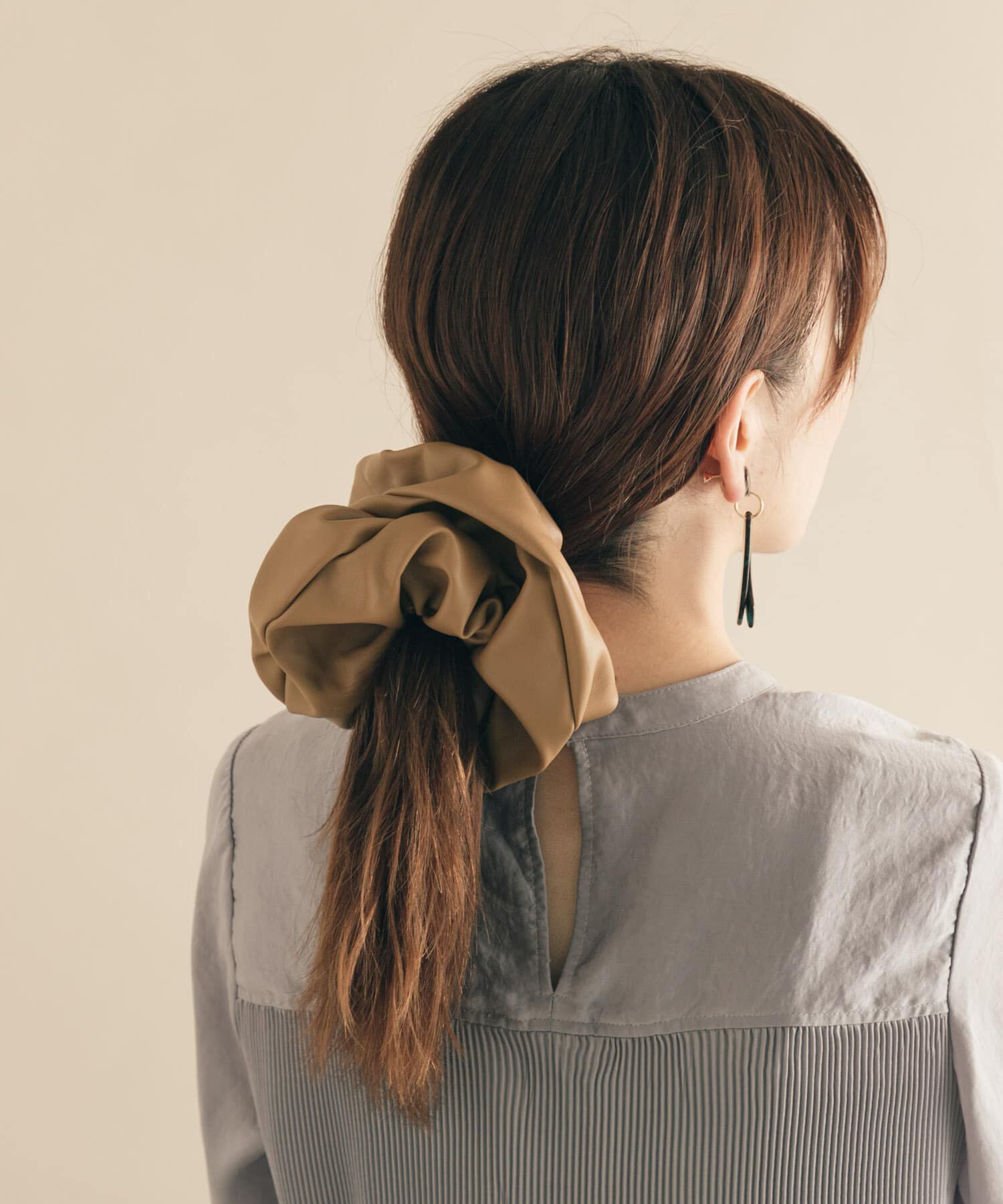 SMELLY「フェイクレザーボリュームシュシュ」|ヘアゴム・シュシュ|