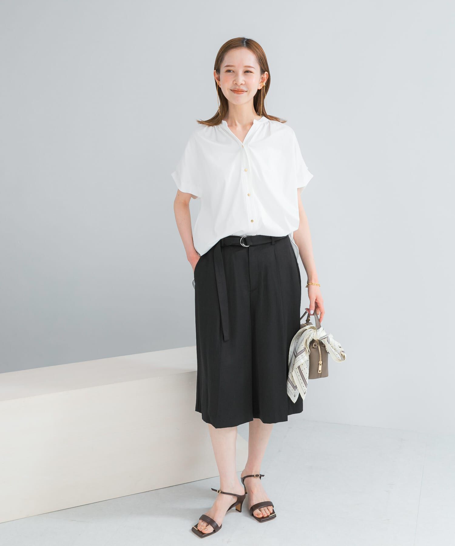 URBAN RESEARCH ROSSO「『WEB/一部店舗限定』汗染防止デザインボタンカットブラウス」|シャツ・ブラウス|