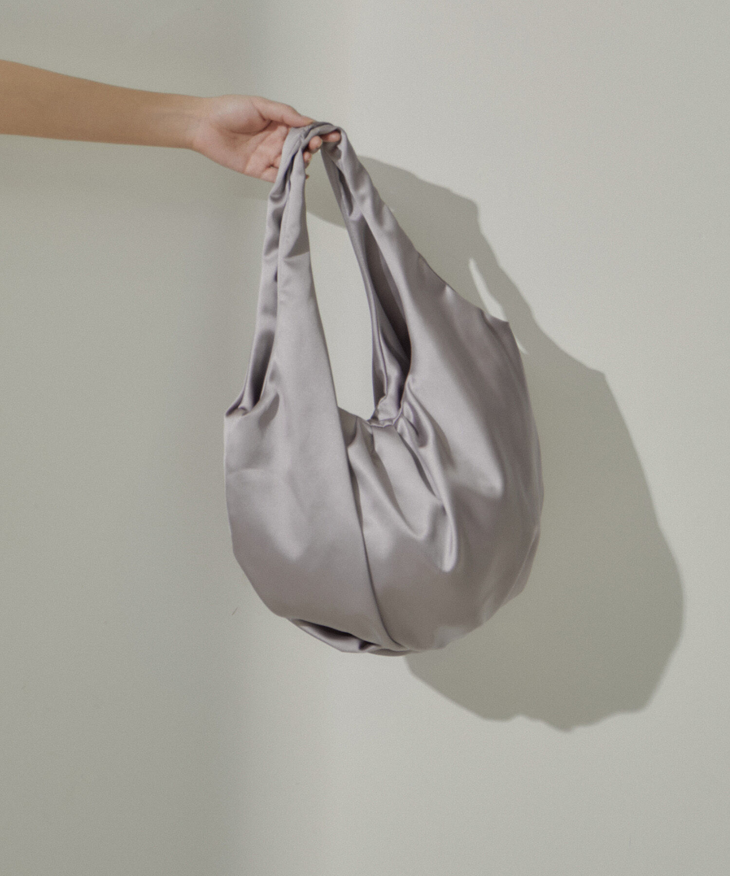 SALON adam et rope'「サテンラウンドトートバッグ」|トートバッグ|