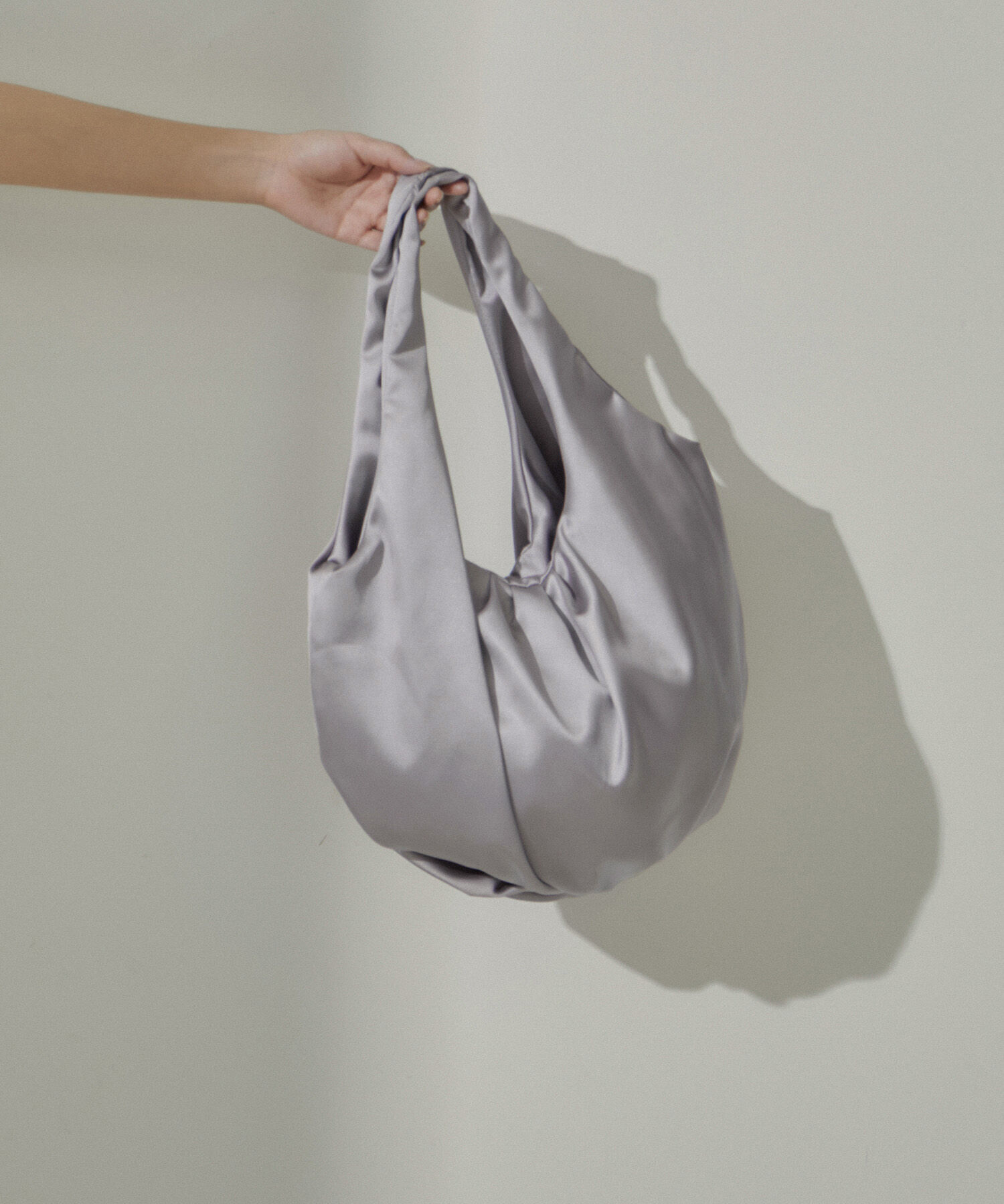 SALON adam et rope'「サテンラウンドトートバッグ」|トートバッグ|