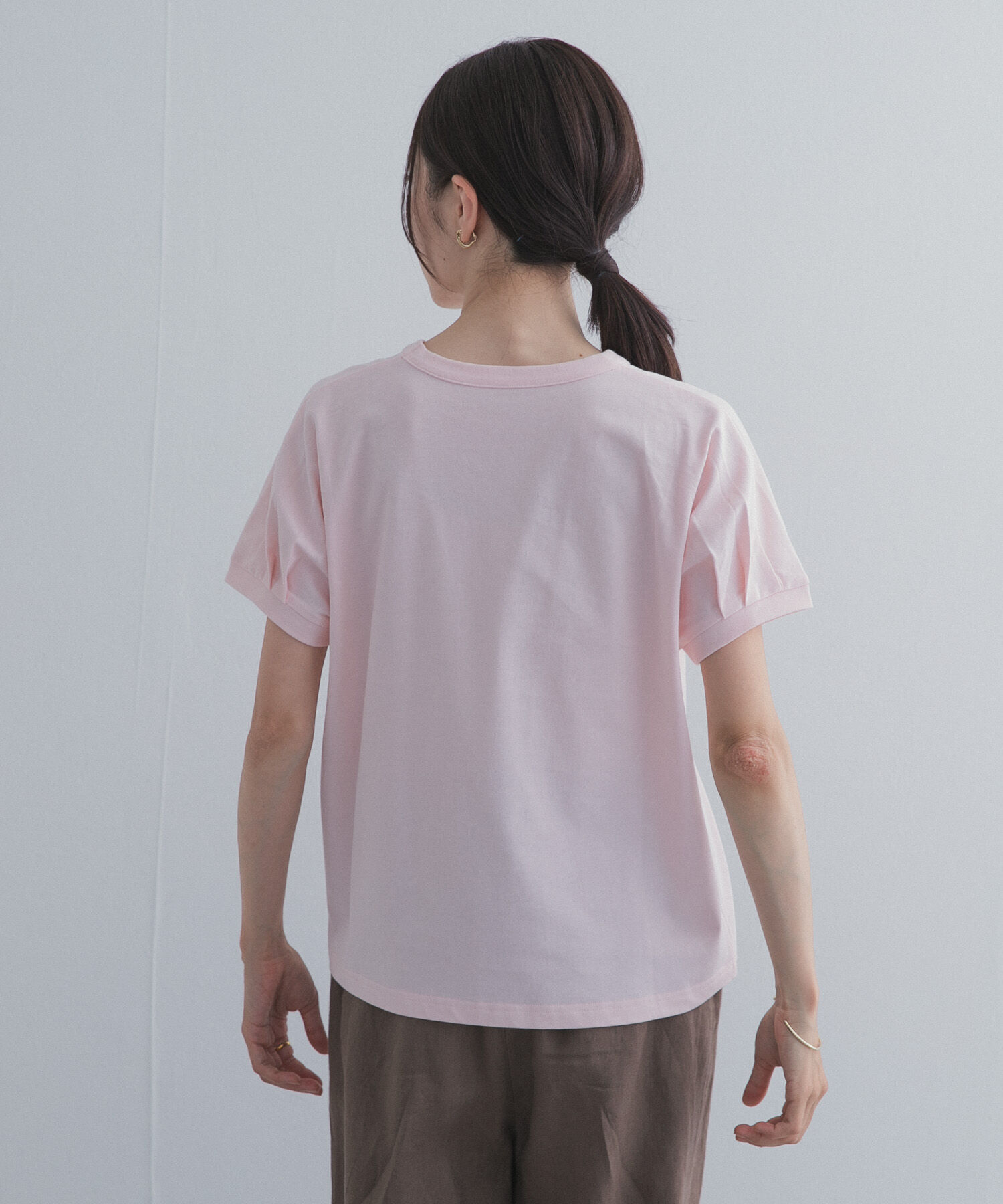 URBAN RESEARCH DOORS「『UR TECH ひやサラクール』バックポイントタックプルオーバー」|Tシャツ・カットソー|