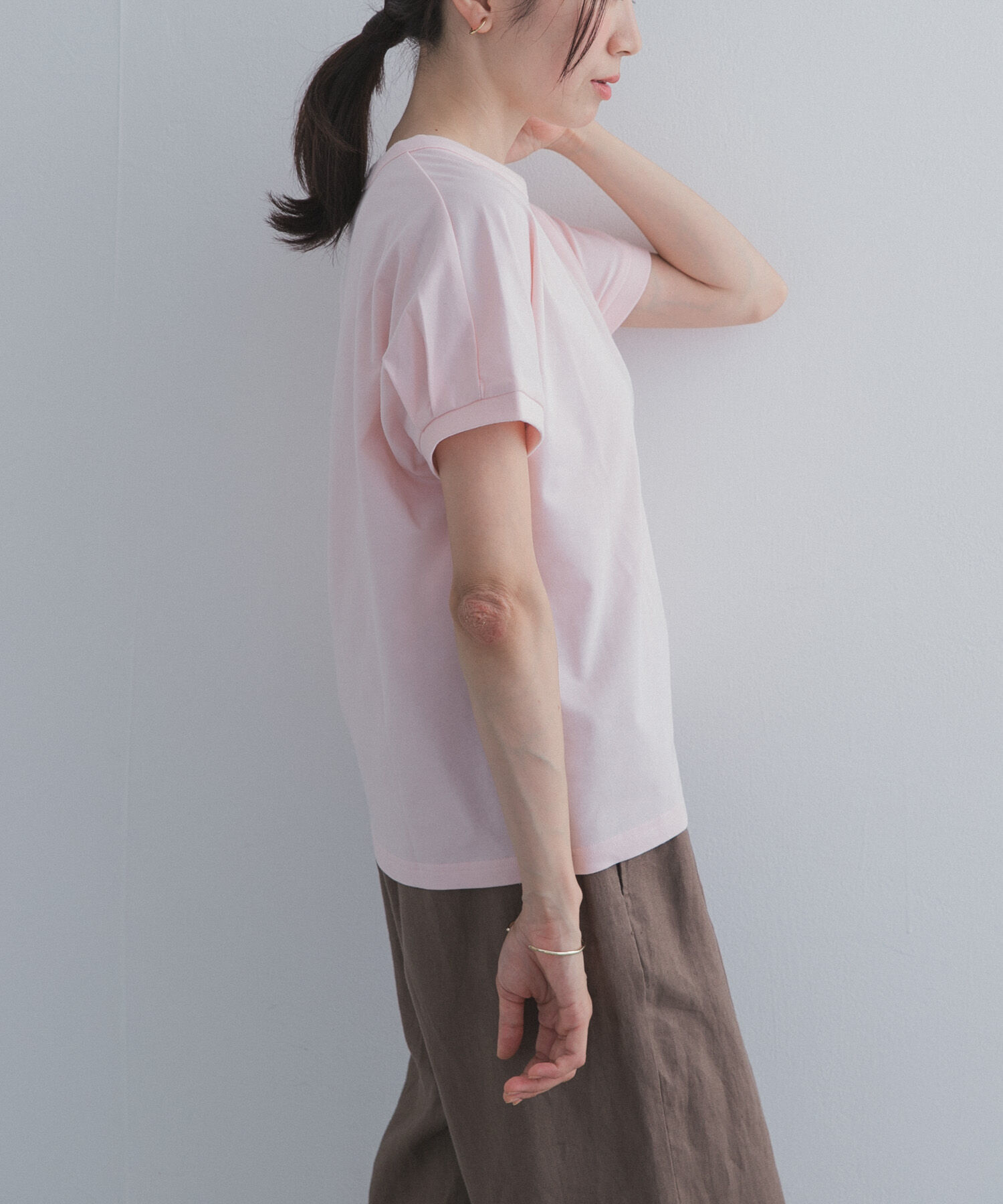 URBAN RESEARCH DOORS「『UR TECH ひやサラクール』バックポイントタックプルオーバー」|Tシャツ・カットソー|