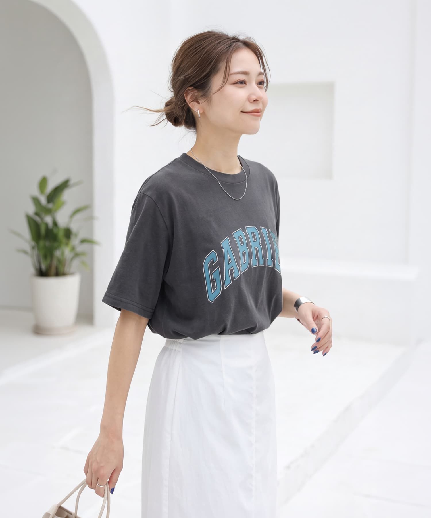 STYLE DELI「質感加工ロゴTシャツ／GABRIEL」|Tシャツ・カットソー|チャコール
