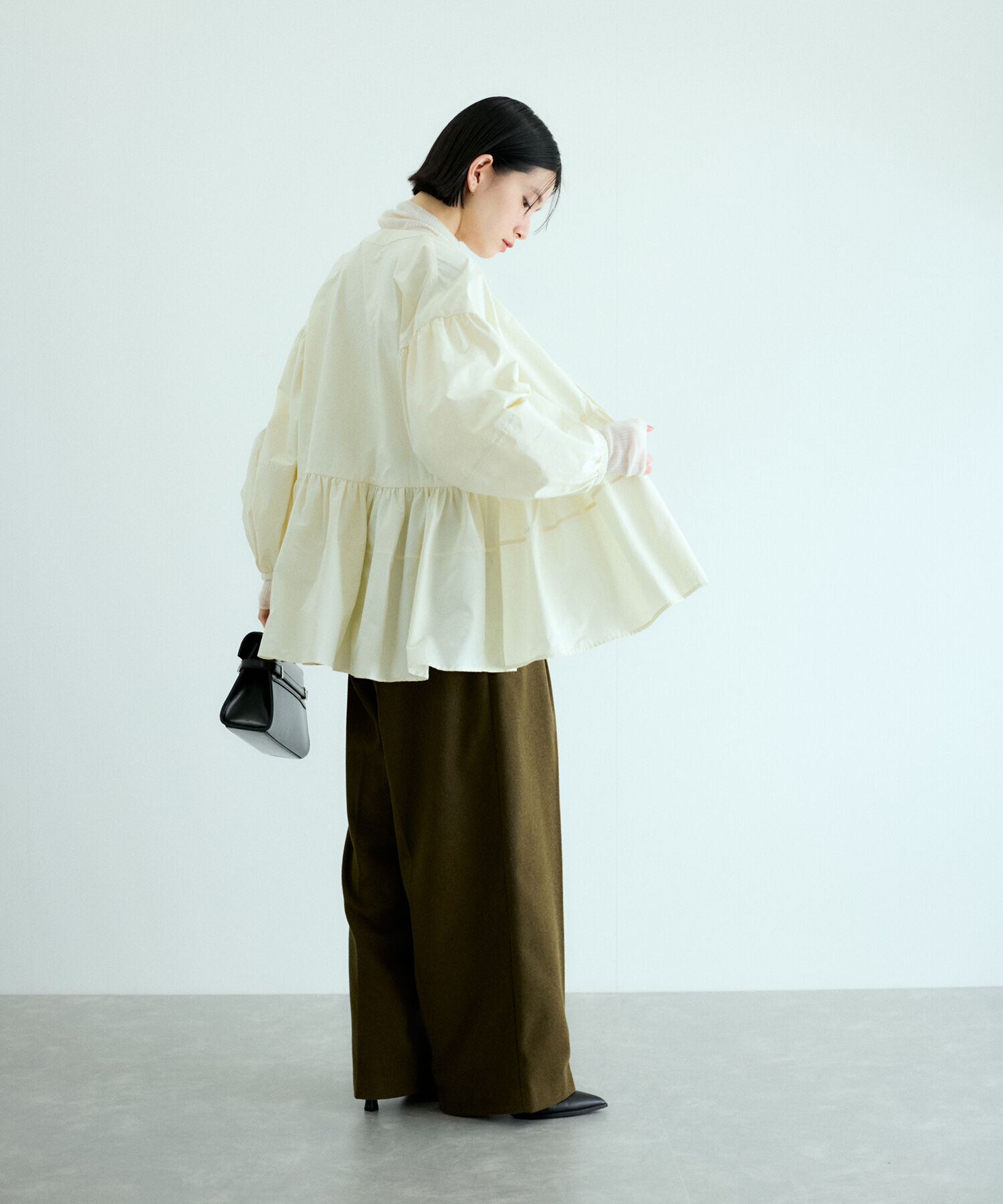 ADAM ET ROPE'「【再入荷・新色追加・サステナブル】ペプラムジップブラウス」|シャツ・ブラウス|