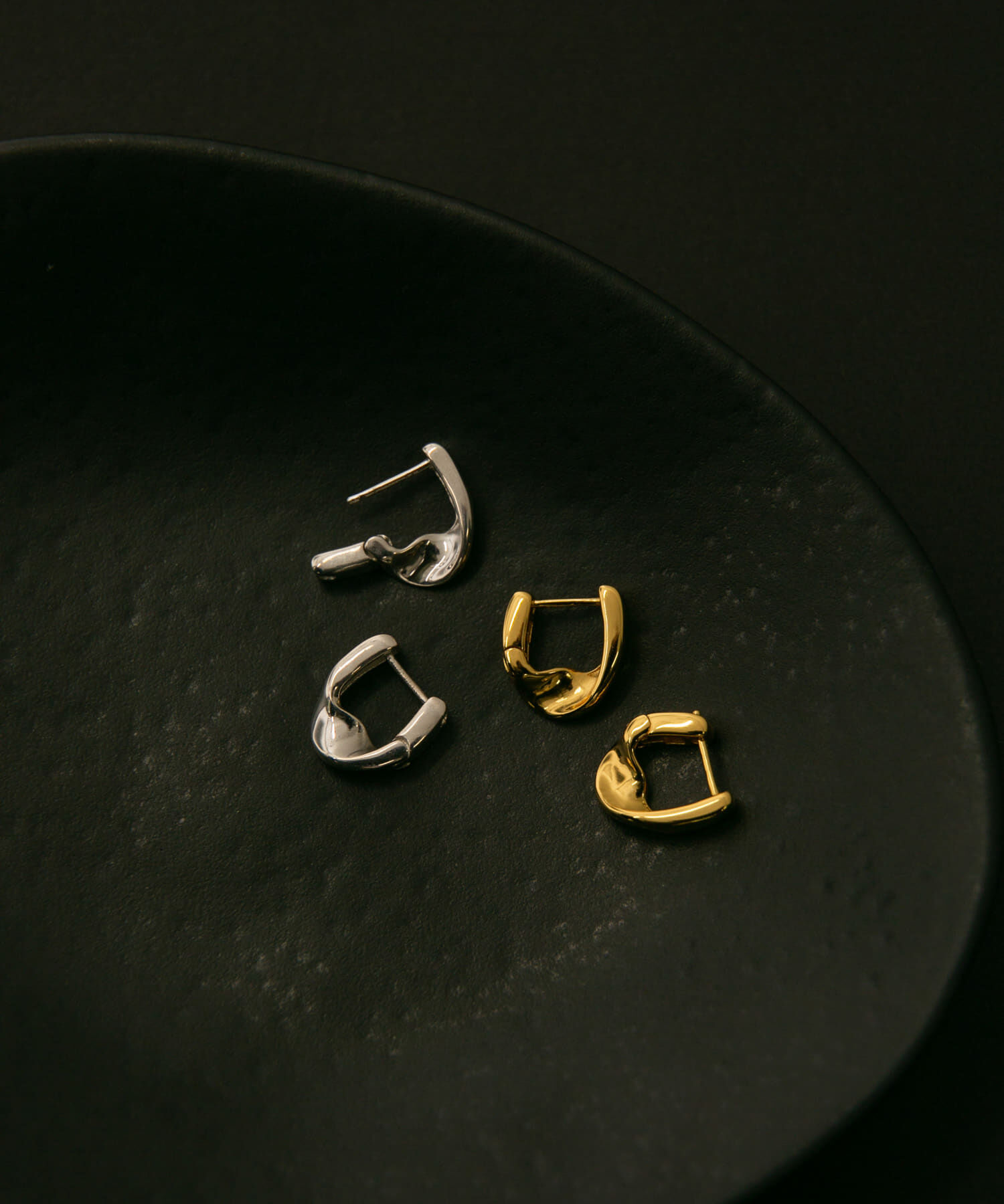 SMELLY「SMELLY so&rsquo;　twist pierce」|ピアス|