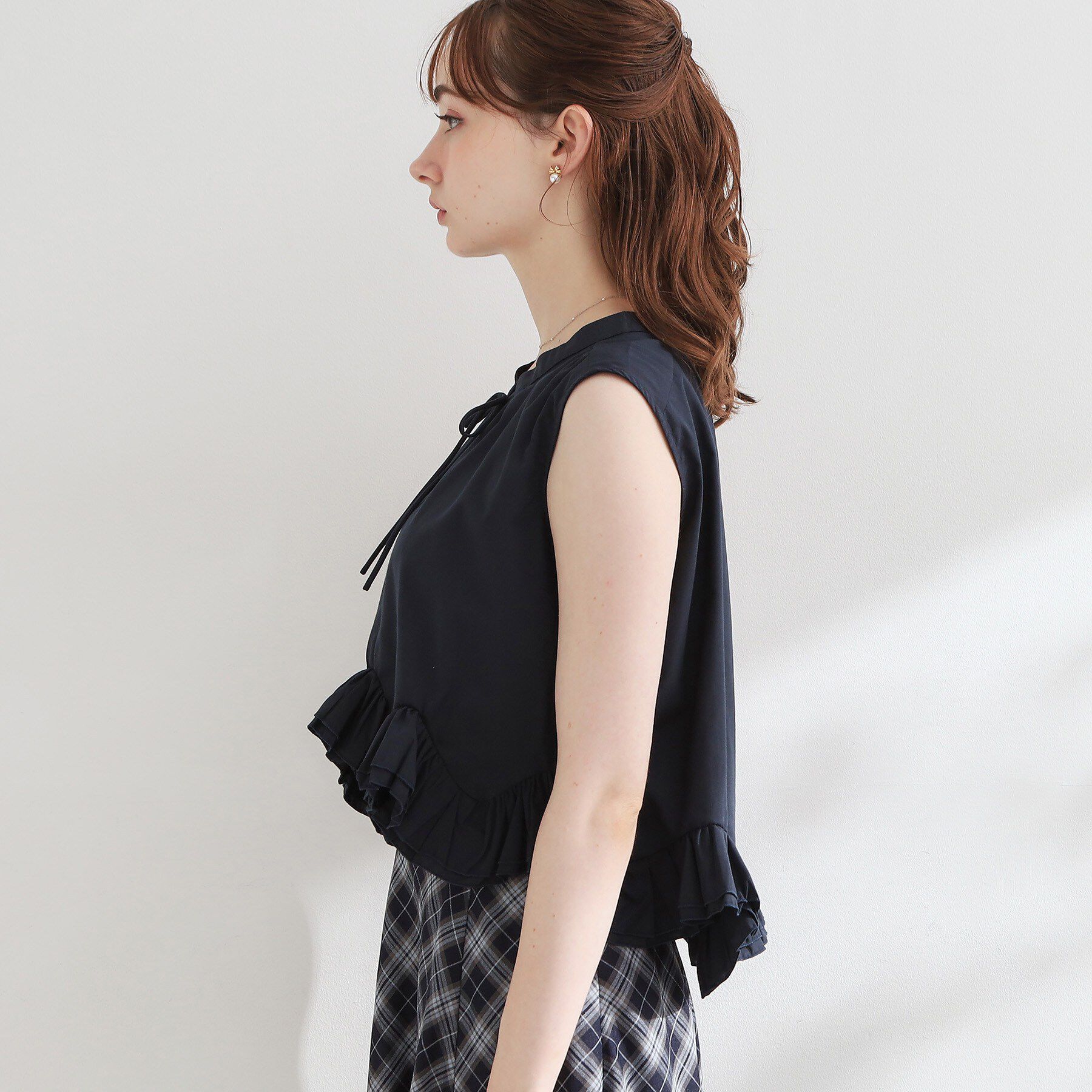Couture broach「裾フリルノースリブラウス」|シャツ・ブラウス|