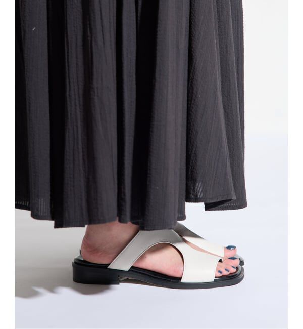 GRISE「《WEB+一部店舗限定》GRISEレザーアシンメトリートングサンダル」|サンダル|