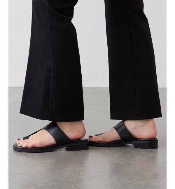 GRISE「《WEB+一部店舗限定》GRISEレザーアシンメトリートングサンダル」|サンダル|
